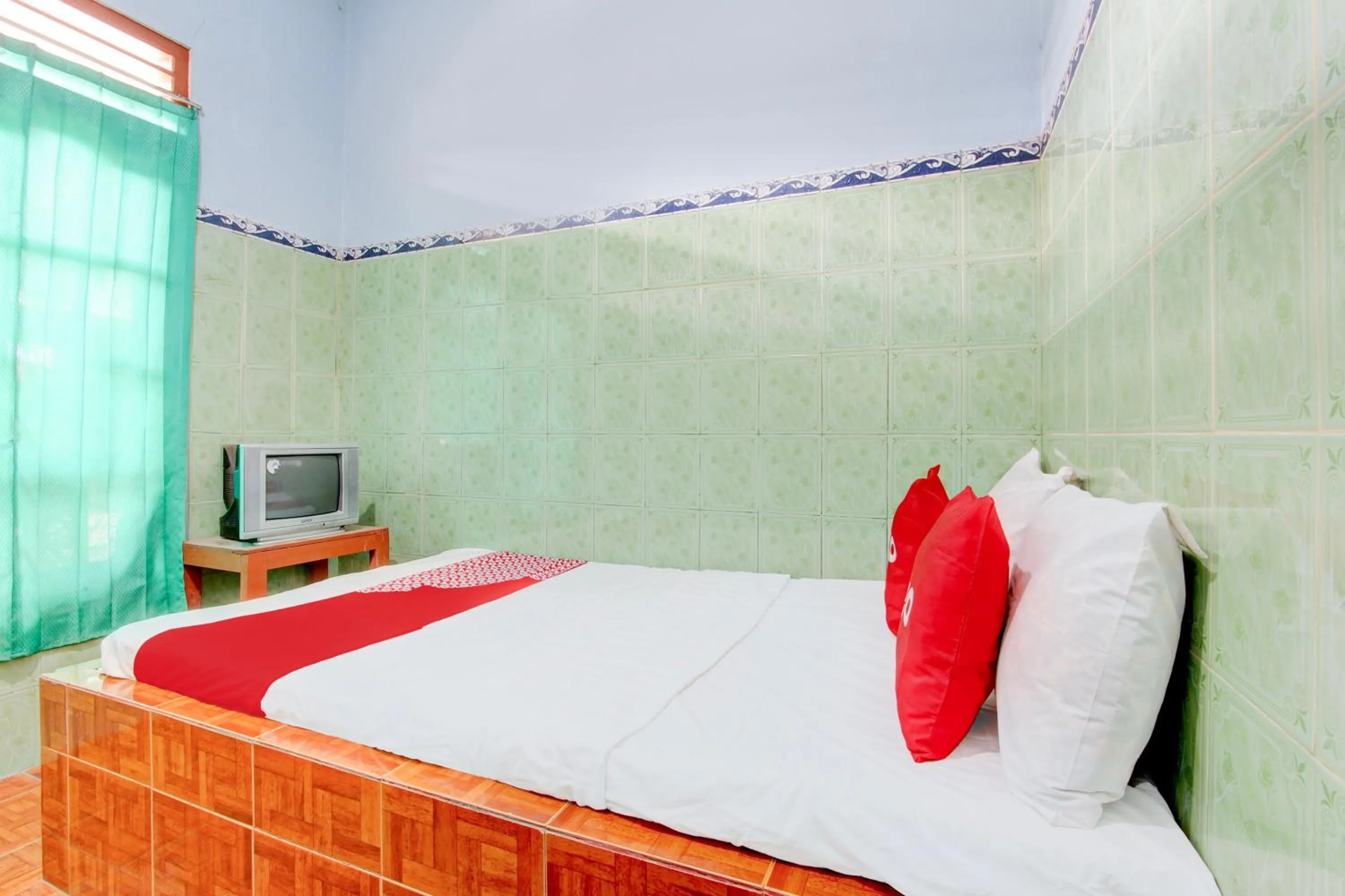 Bedroom, Bed in Hotel O Homestay Baronsari