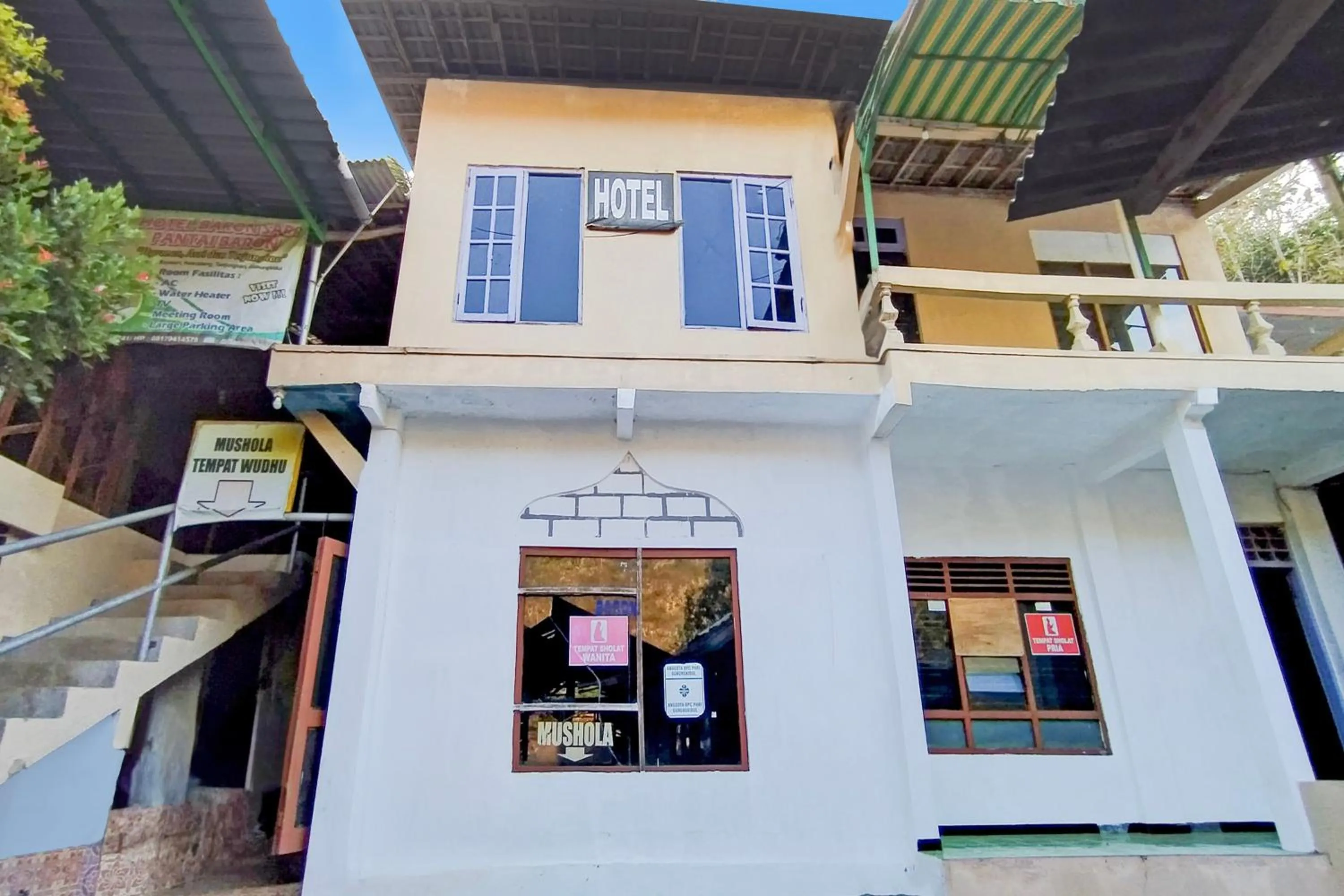 Facade/entrance in Hotel O Homestay Baronsari