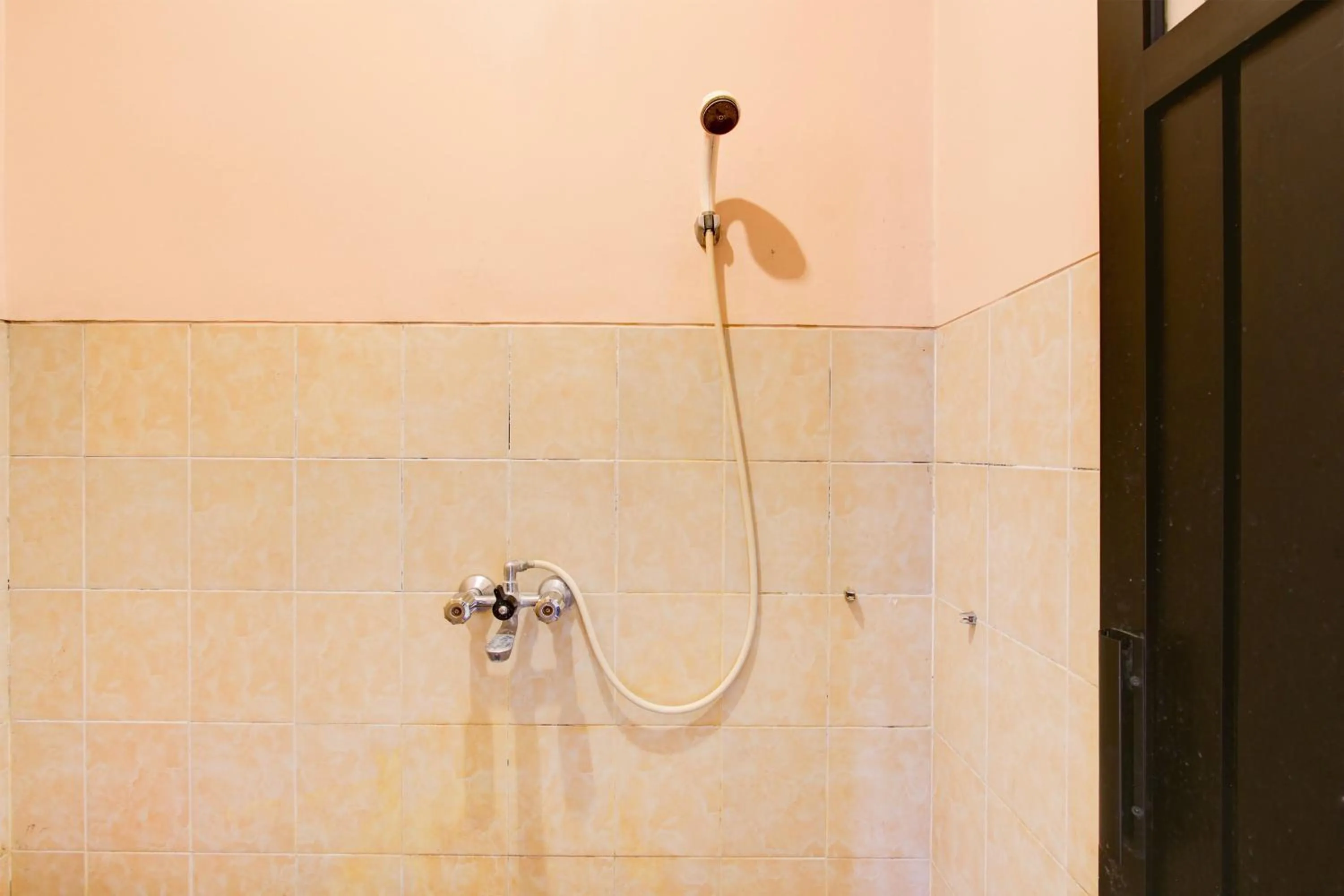 Bathroom in Hotel O Homestay Baronsari