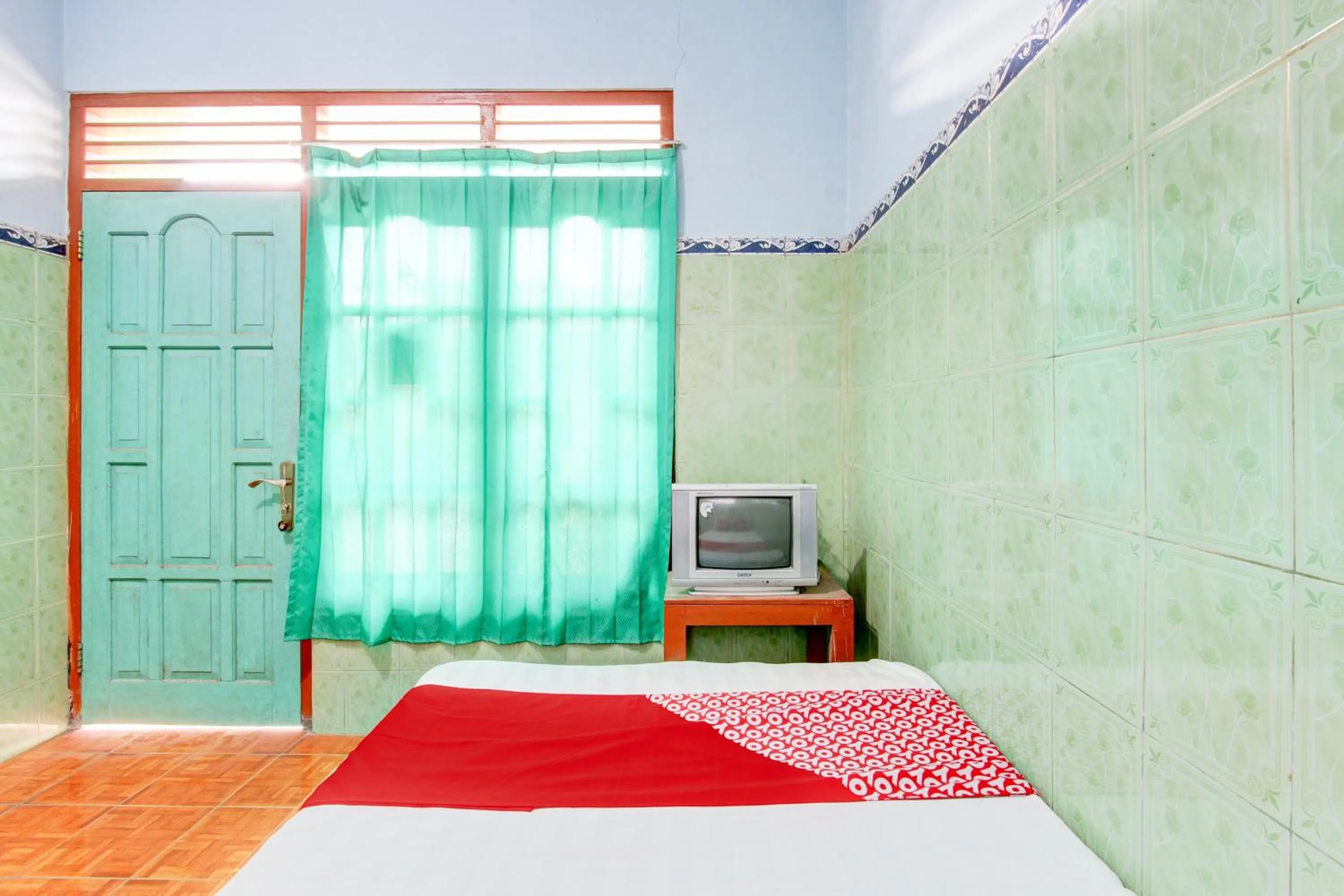 Bedroom, Bed in Hotel O Homestay Baronsari