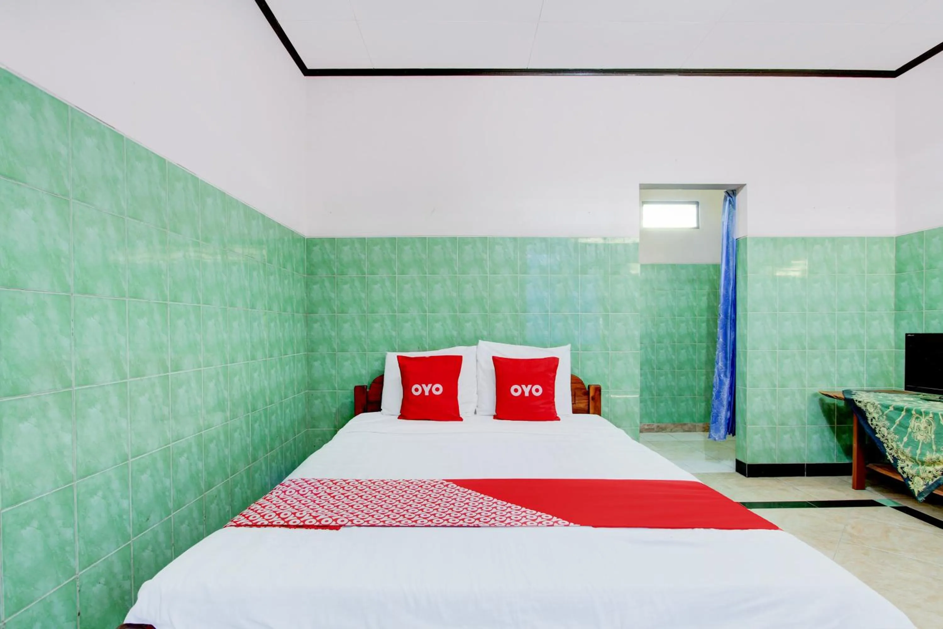 Bedroom, Bed in Hotel O Homestay Baronsari