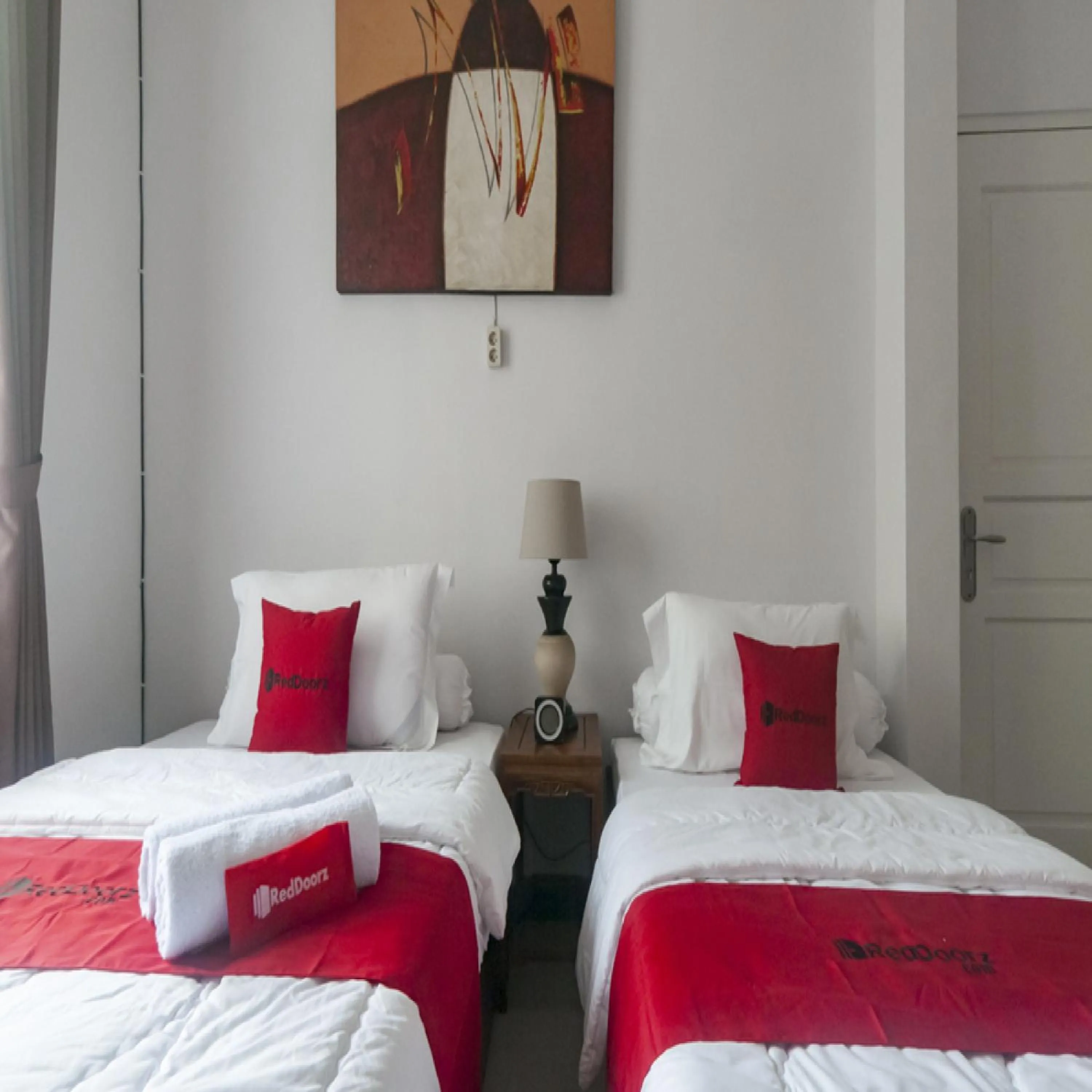 Bedroom, Bed in RedDoorz Syariah Plus near Trans Studio Cibubur