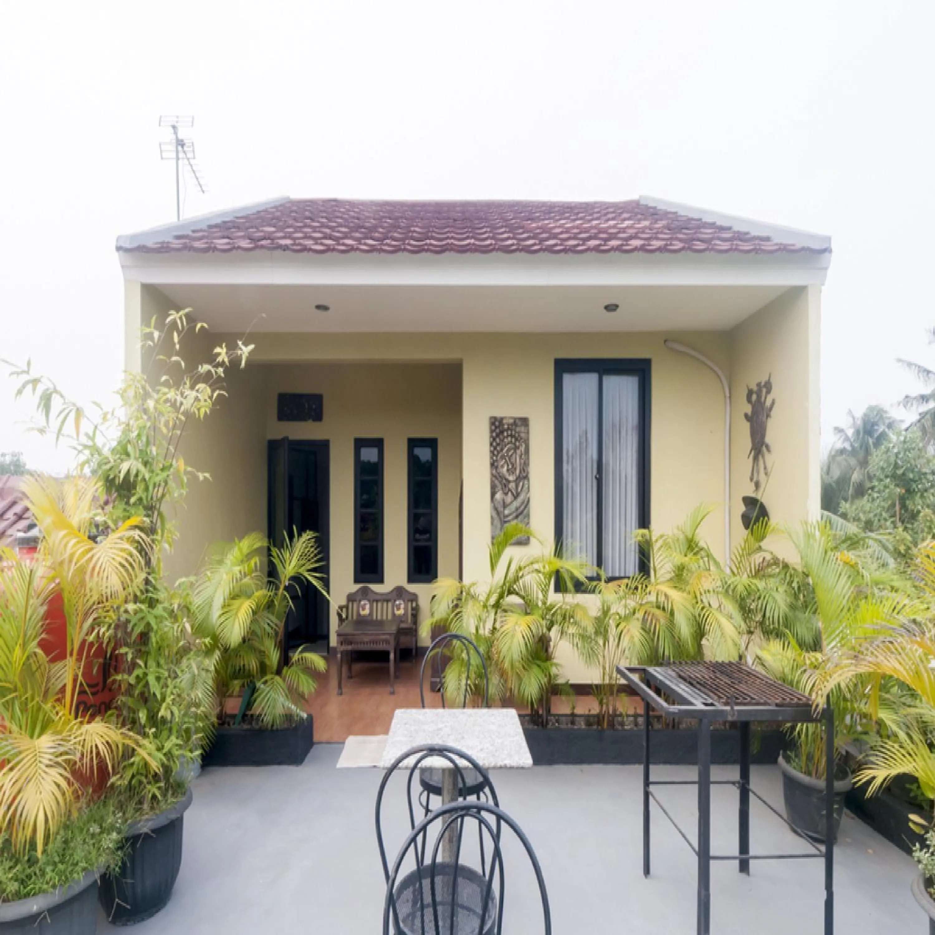 Garden in RedDoorz Syariah Plus near Trans Studio Cibubur