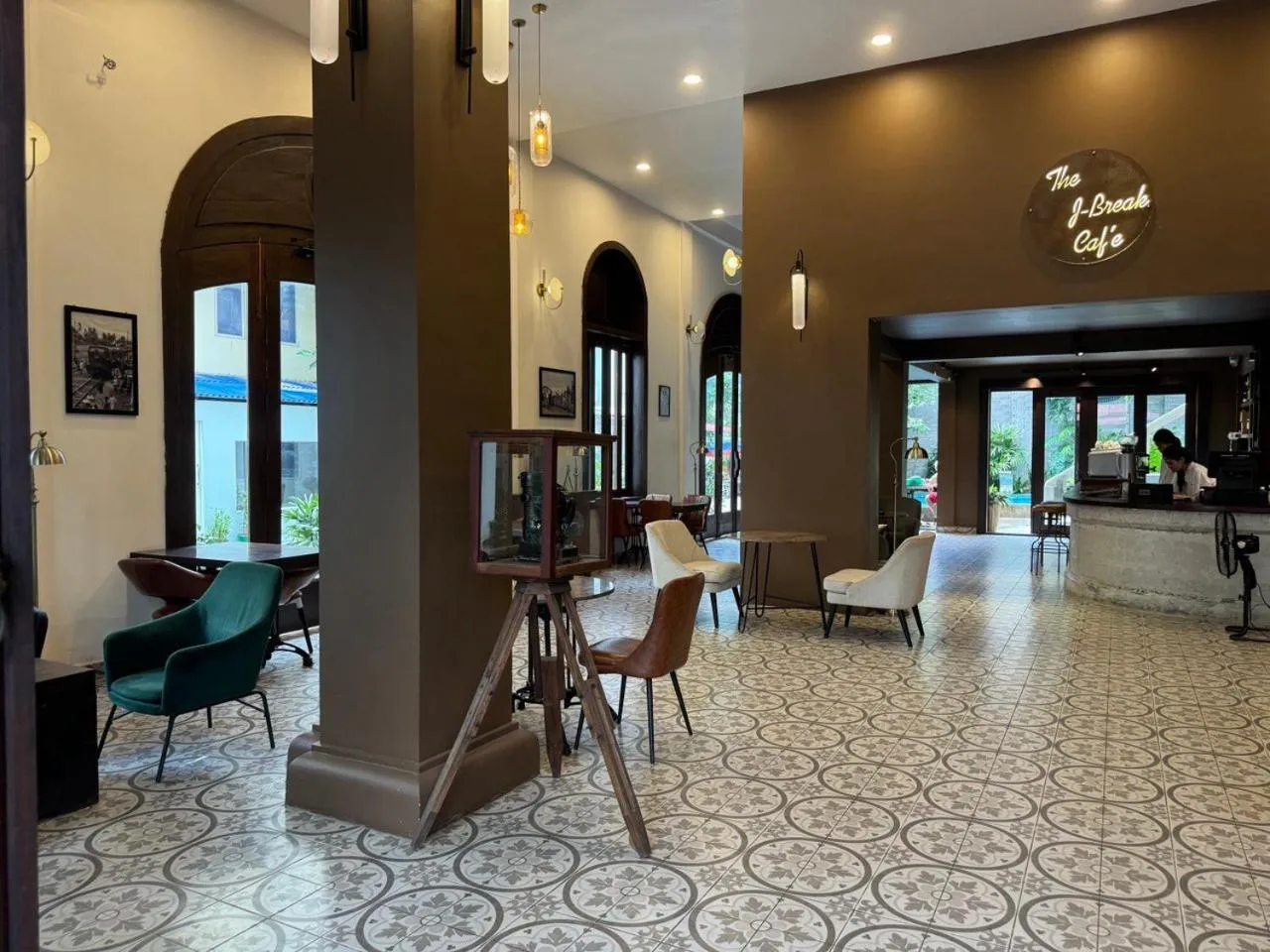 The J Break Boutique