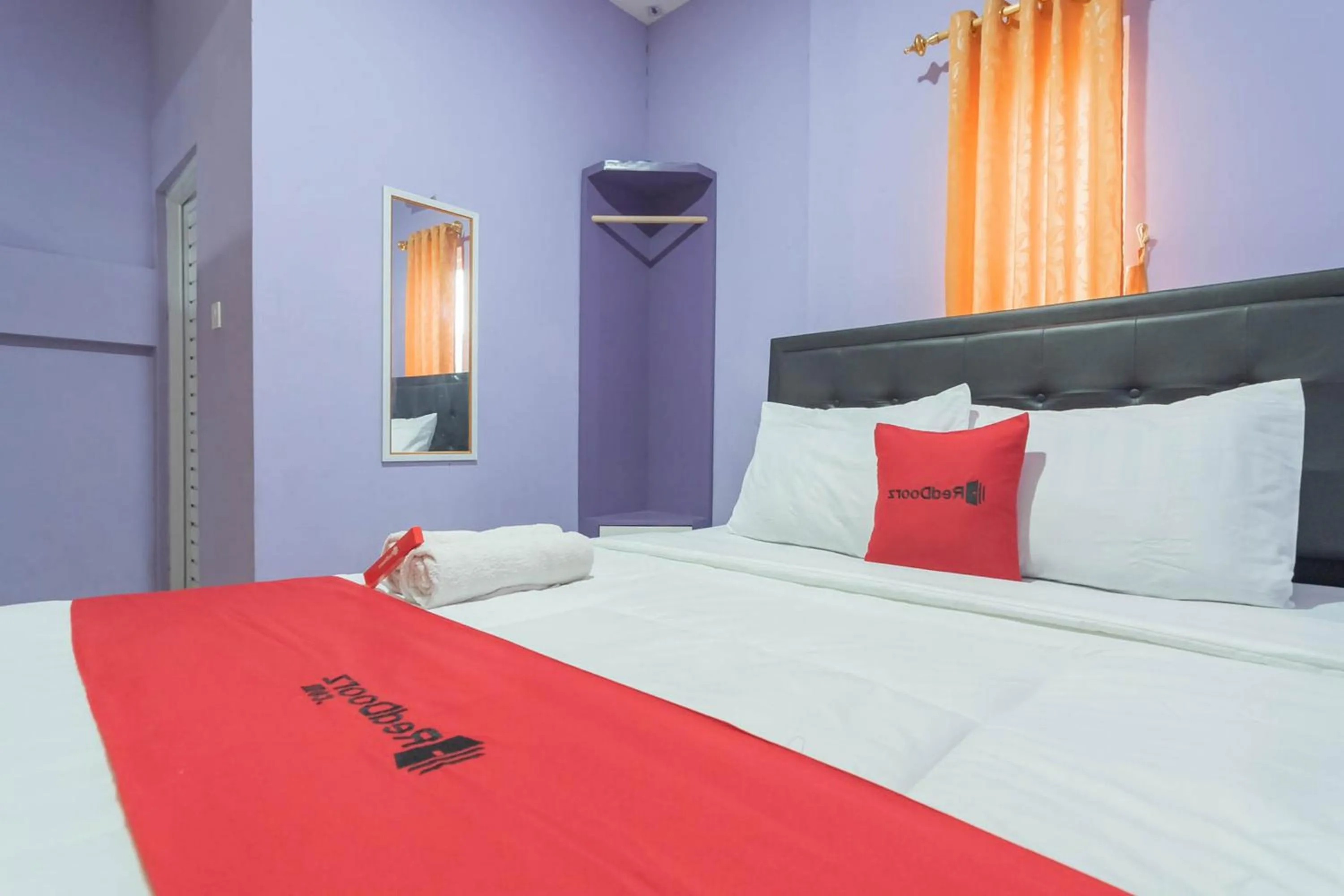 Bed in RedDoorz @ Gatot Subroto Street Bandung 3
