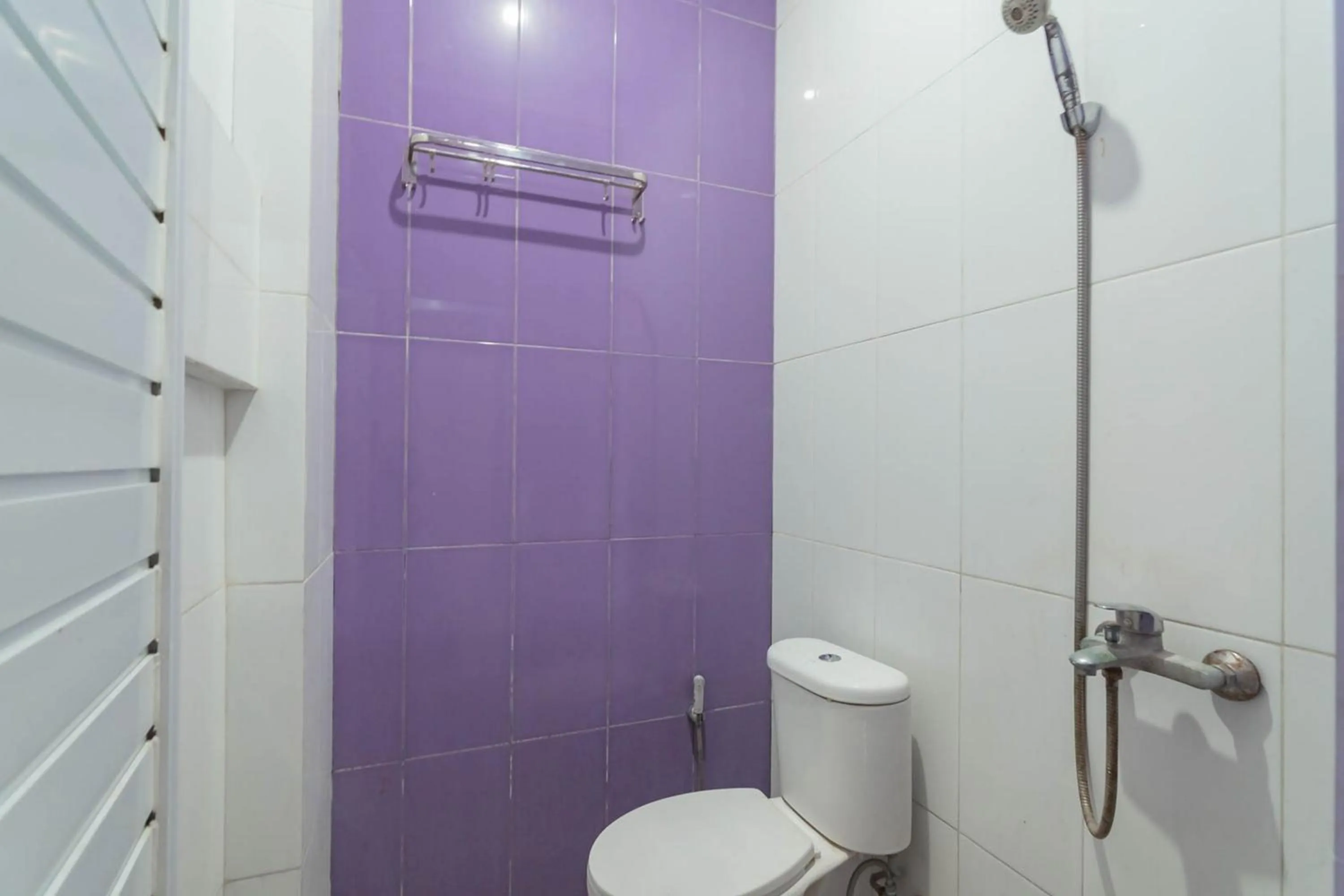 RedDoorz @ Gatot Subroto Street Bandung 3