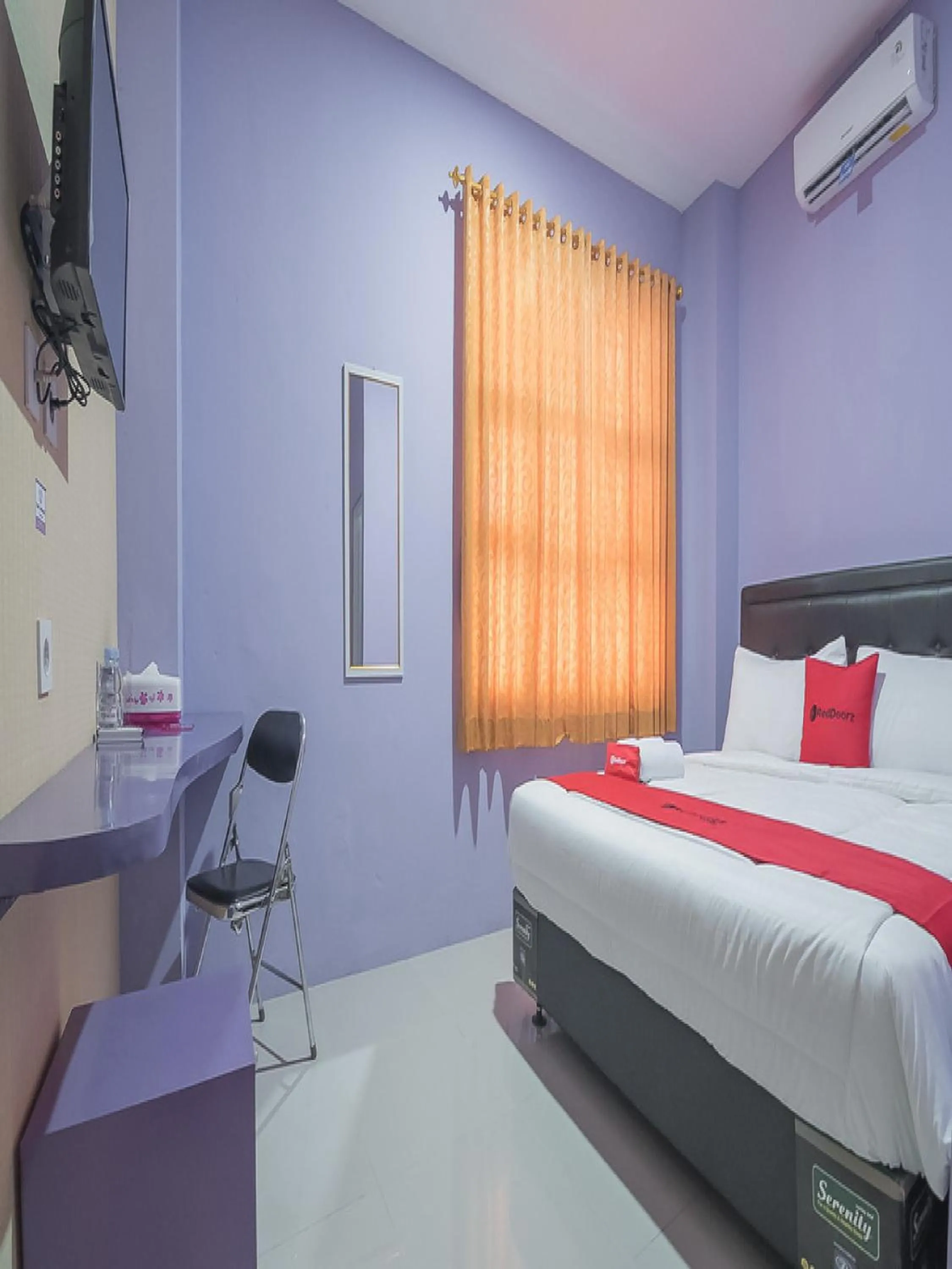 Bedroom, Bed in RedDoorz @ Gatot Subroto Street Bandung 3