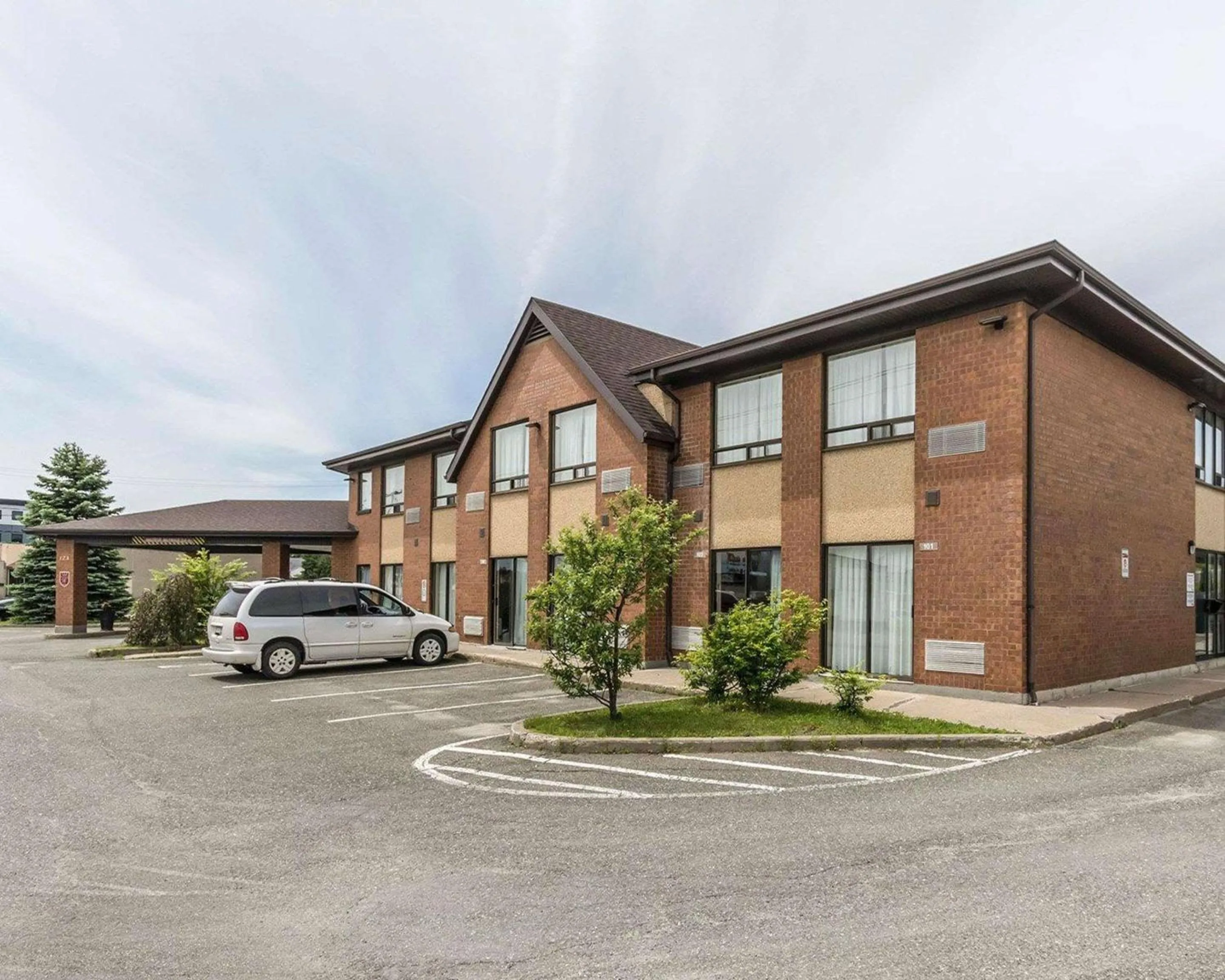 Property building in Comfort Inn Thetford Mines