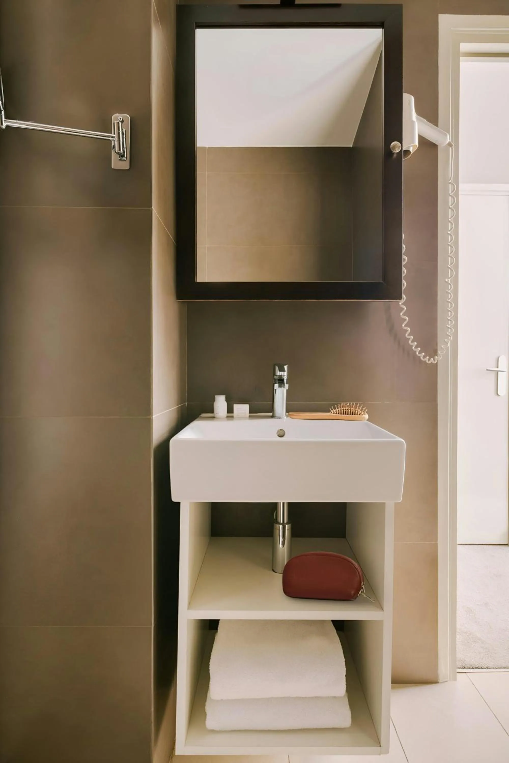 Bathroom in Le Frochot Hotel Pigalle, Sonder by Marriott Bonvoy