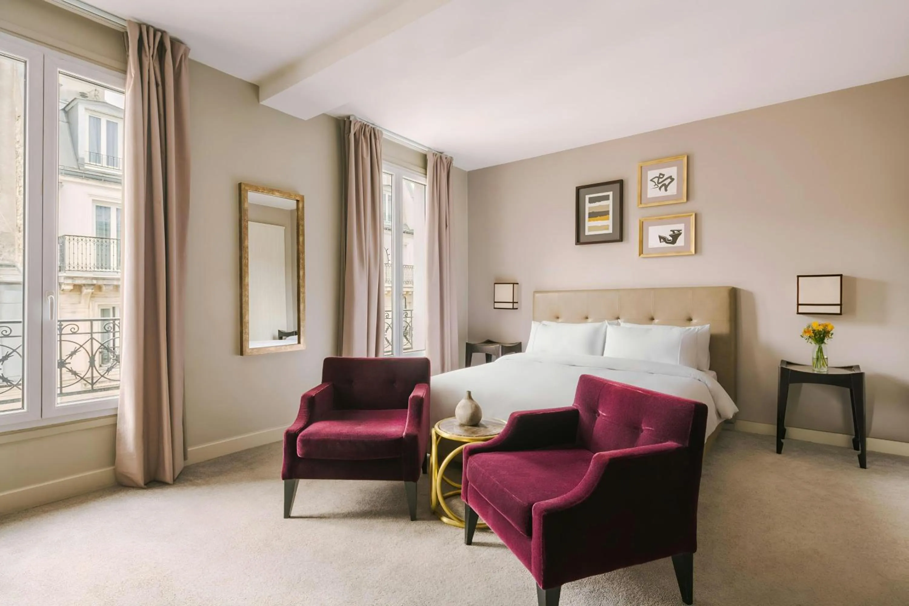 Bedroom, Bed in Le Frochot Hotel Pigalle, Sonder by Marriott Bonvoy
