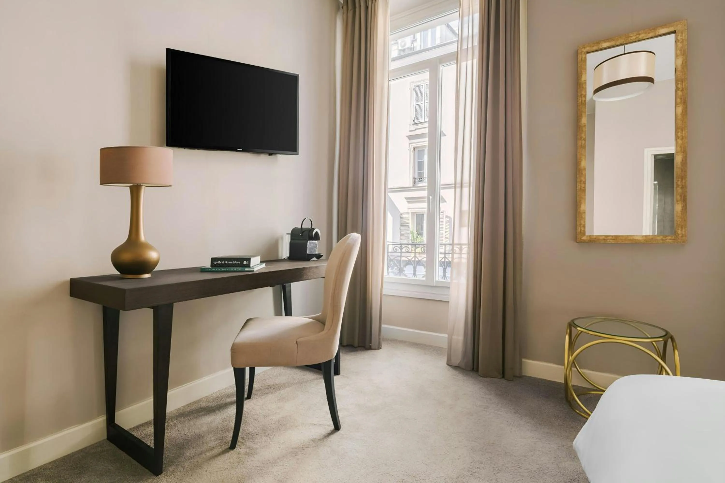 Bedroom in Le Frochot Hotel Pigalle, Sonder by Marriott Bonvoy