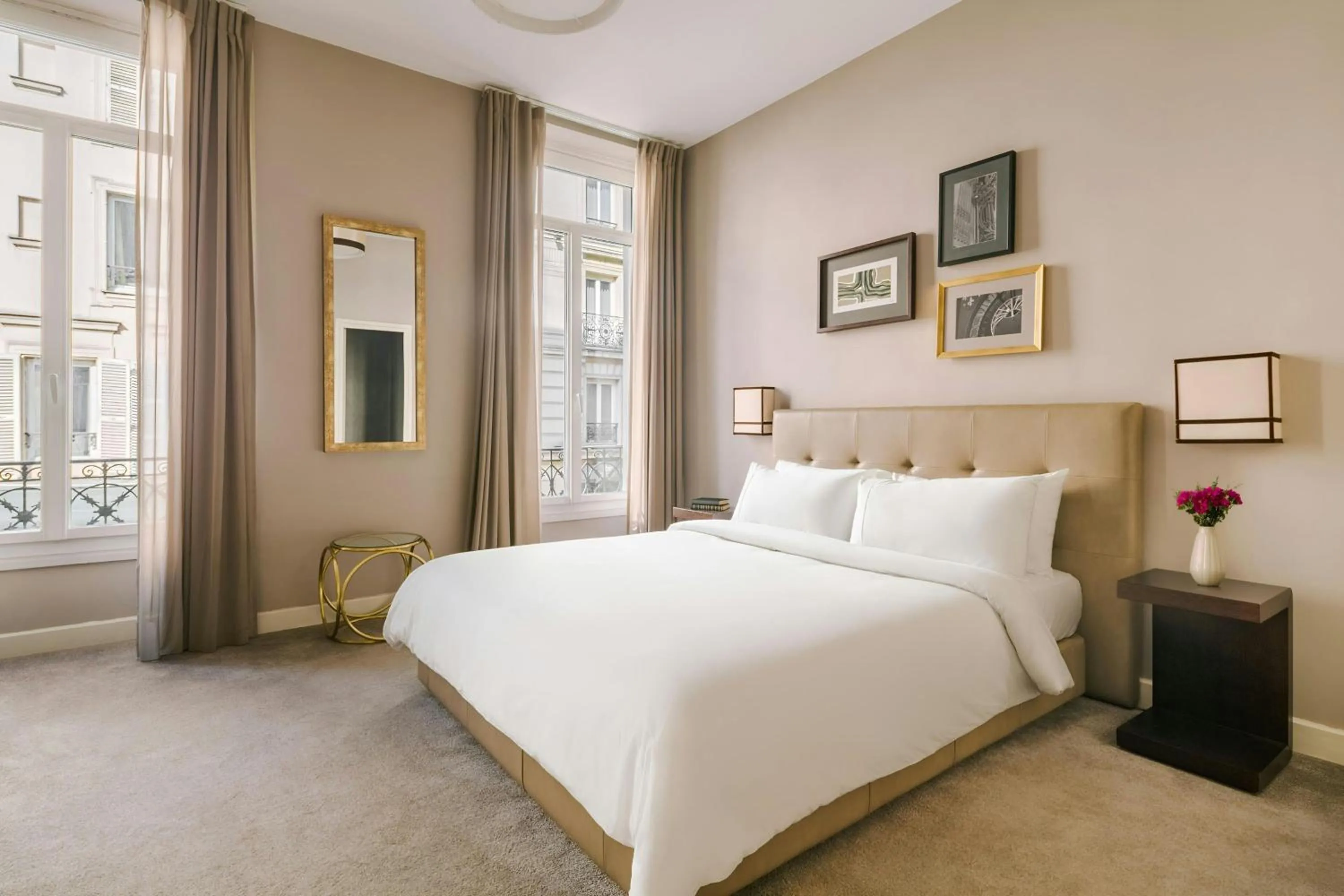 Bedroom, Bed in Le Frochot Hotel Pigalle, Sonder by Marriott Bonvoy