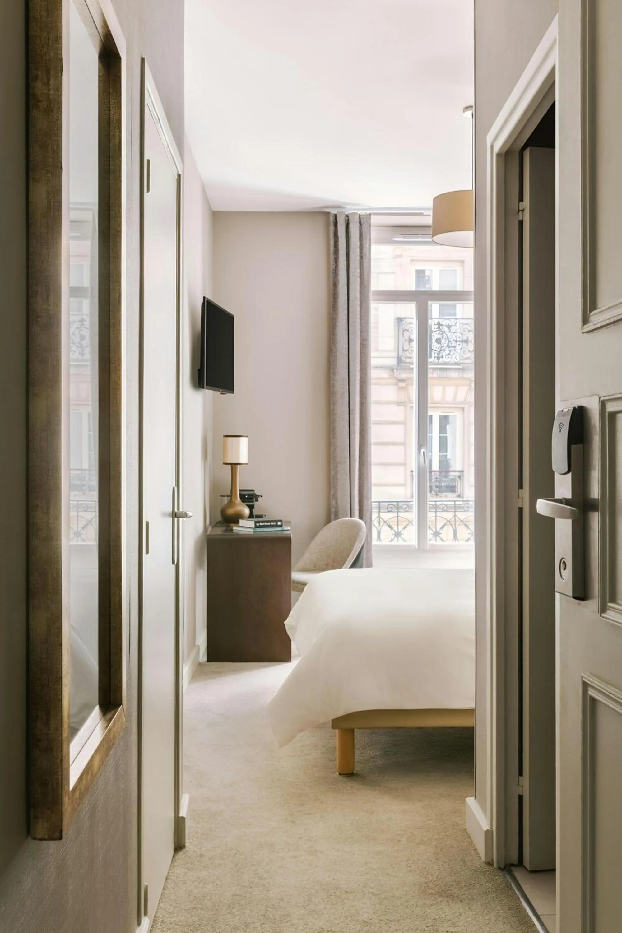Bedroom, Bed in Le Frochot Hotel Pigalle, Sonder by Marriott Bonvoy