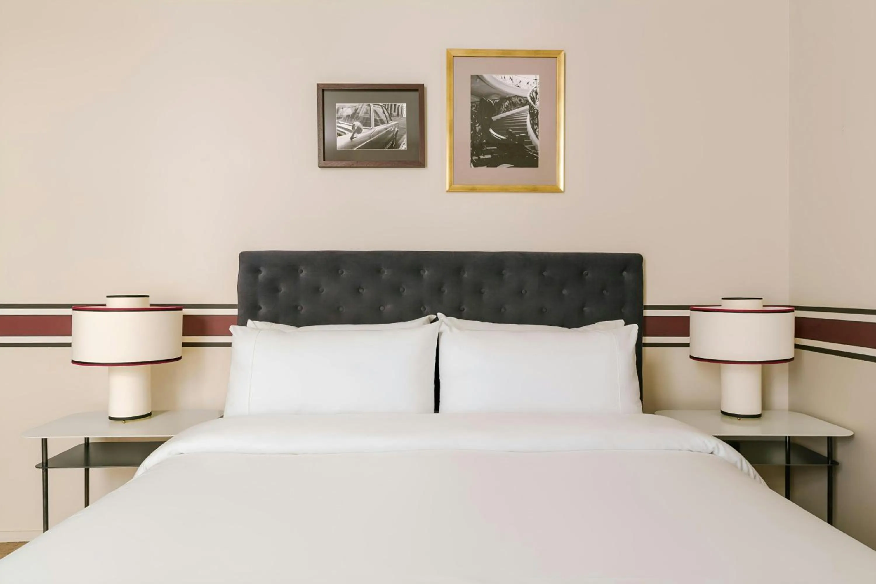 Bedroom, Bed in Le Frochot Hotel Pigalle, Sonder by Marriott Bonvoy