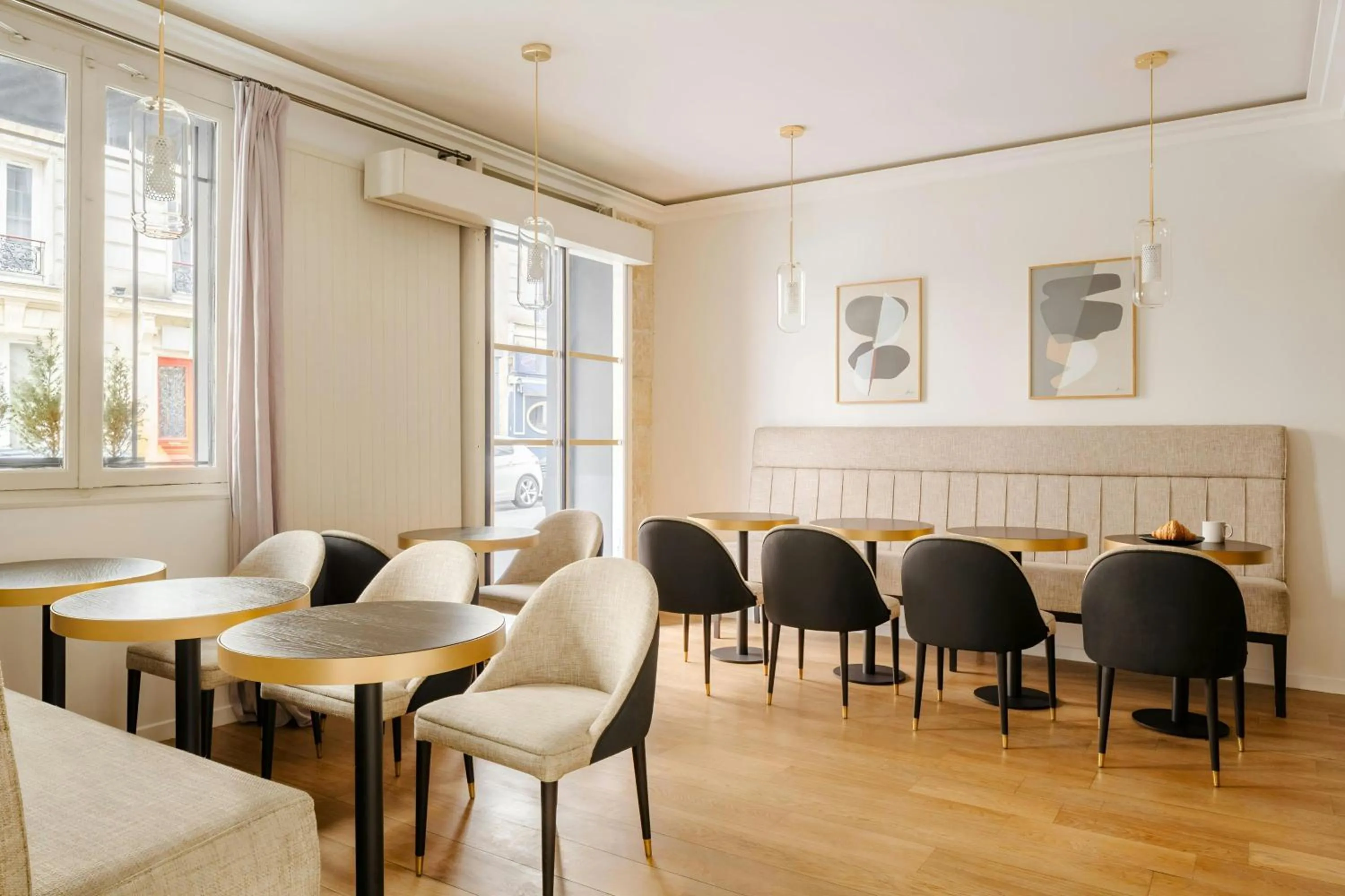 Lobby or reception in Le Frochot Hotel Pigalle, Sonder by Marriott Bonvoy