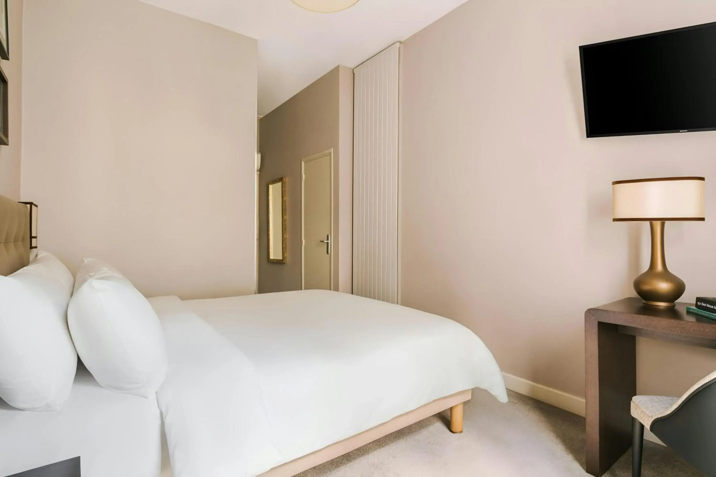 Smaller Double Room in Le Frochot Hotel Pigalle, Sonder by Marriott Bonvoy Smaller Double Room in Le Frochot Hotel Pigalle, Sonder by Marriott Bonvoy