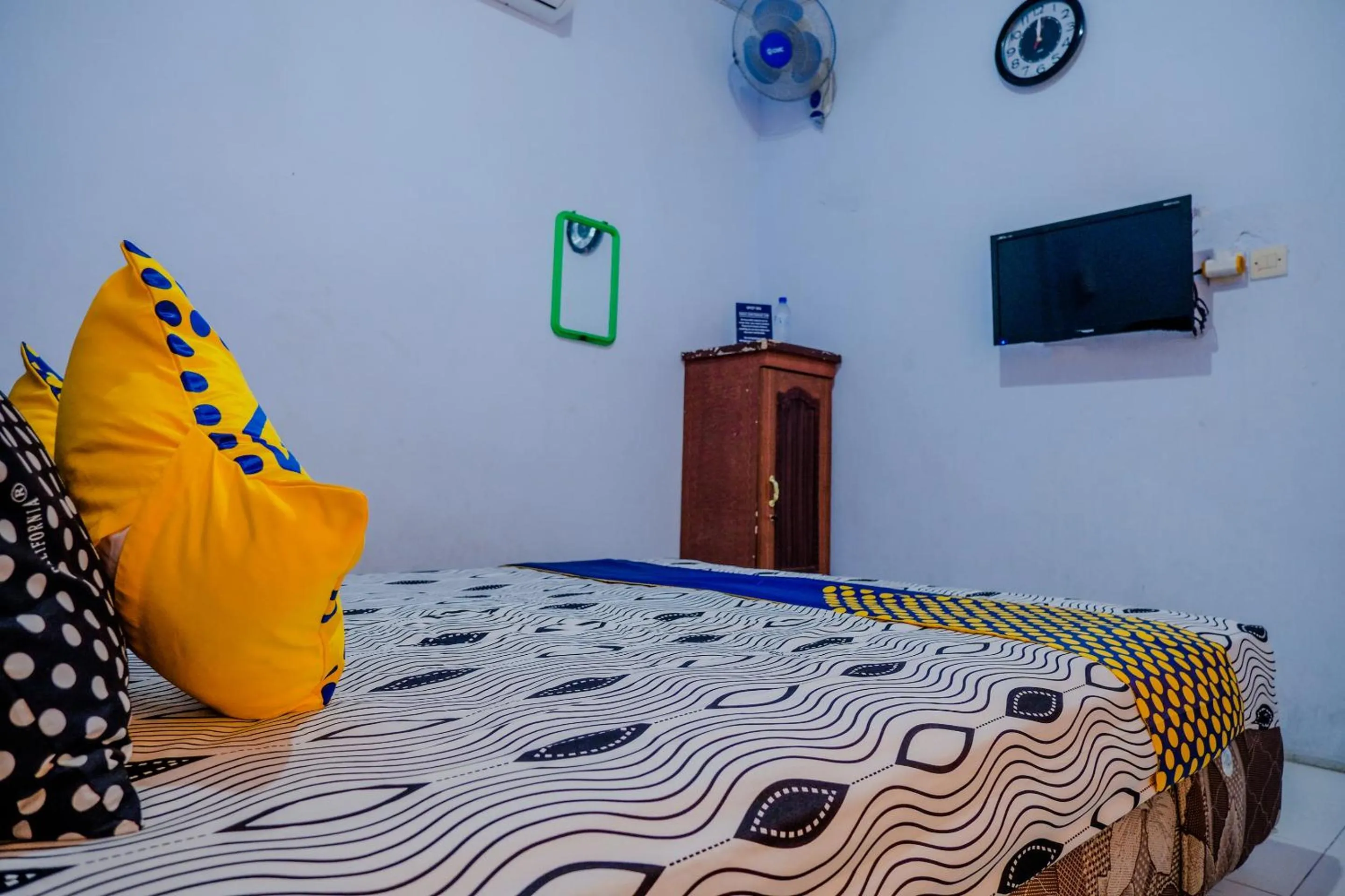 Bedroom, Bed in Hotel O sembagus Family