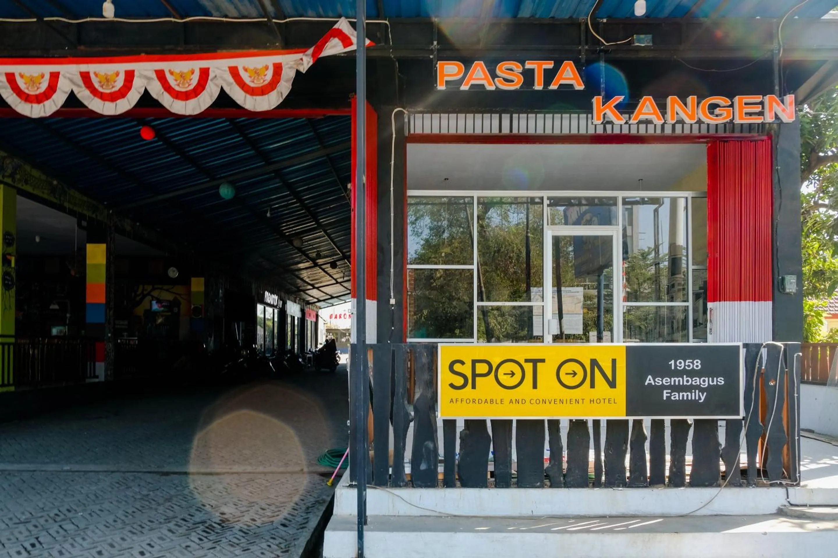 Facade/entrance in Hotel O sembagus Family