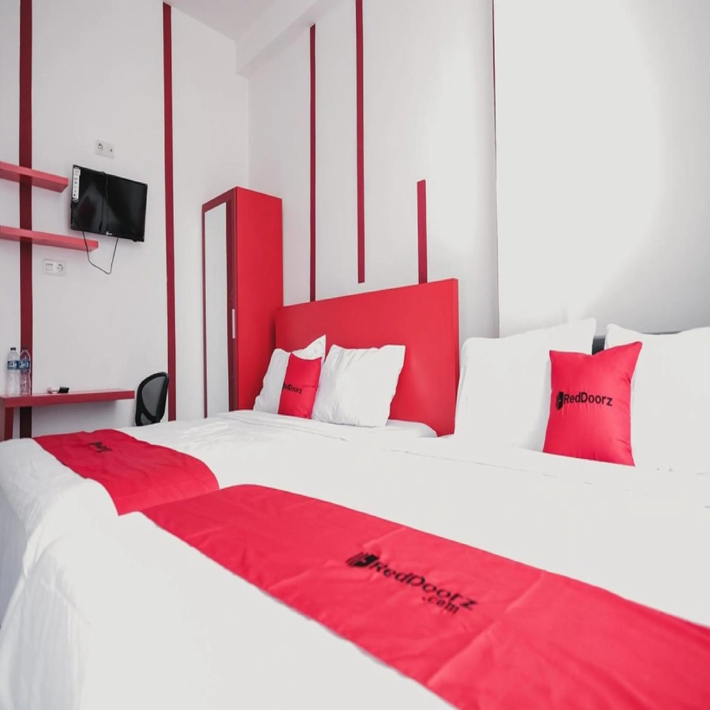 Bedroom, Bed in RedDoorz @ Jalan Sukabangun 2 Palembang
