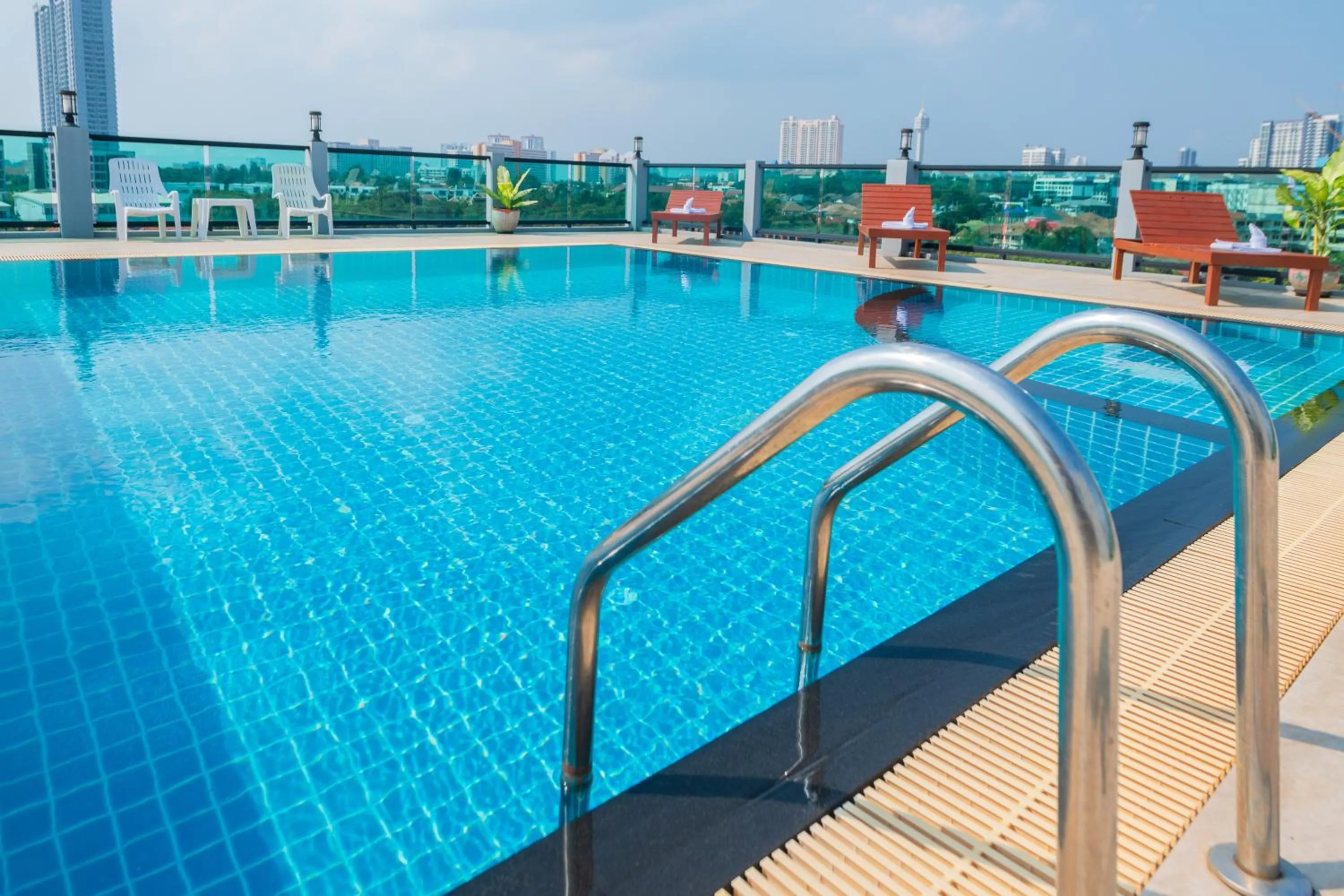 Evening entertainment in IRIS PALACE