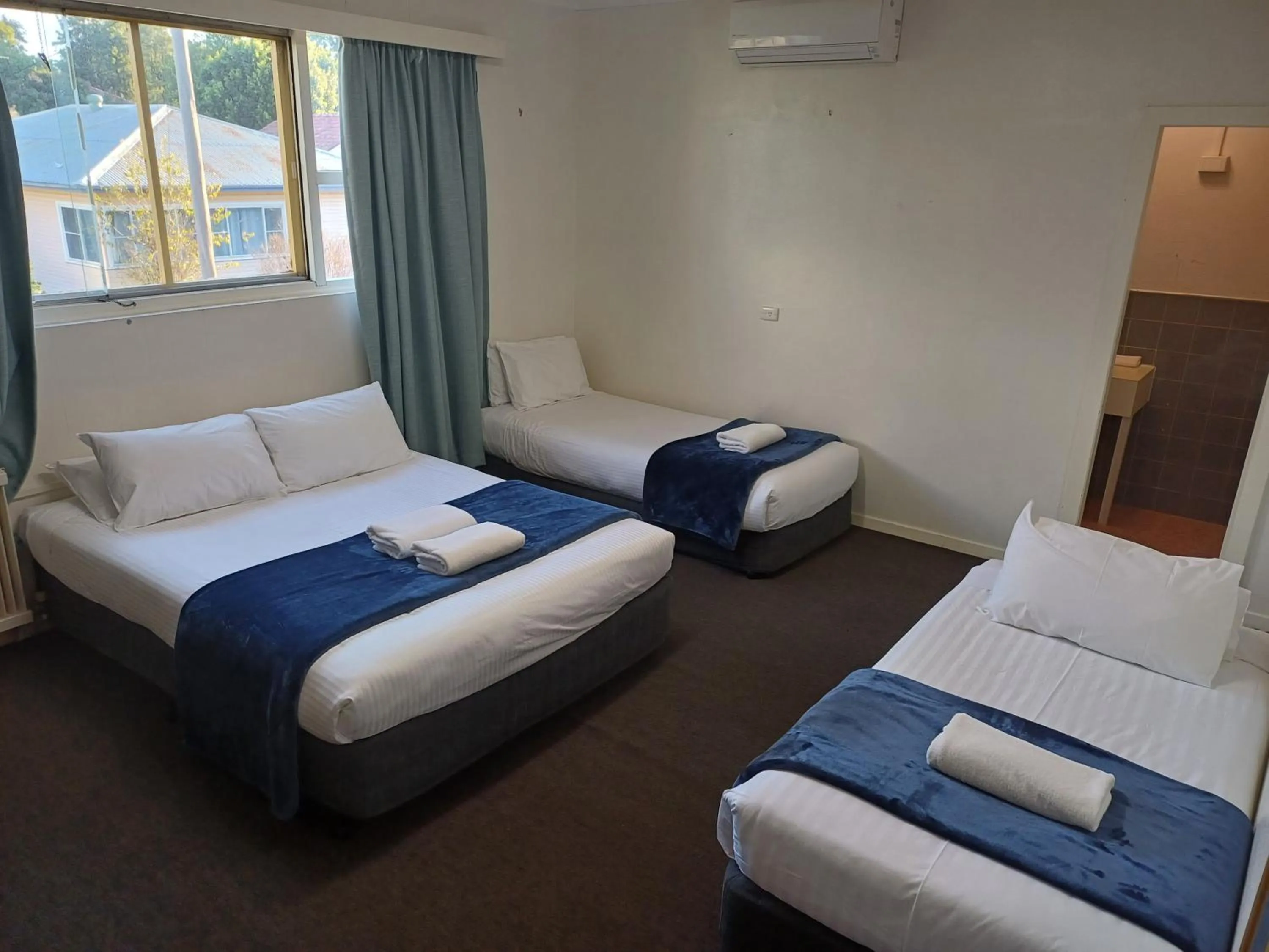 Bed in Billabong Motel