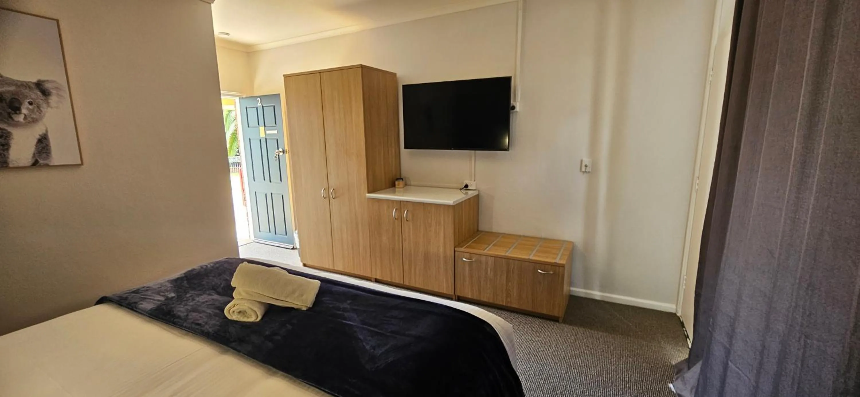 TV and multimedia, Bed in Billabong Motel