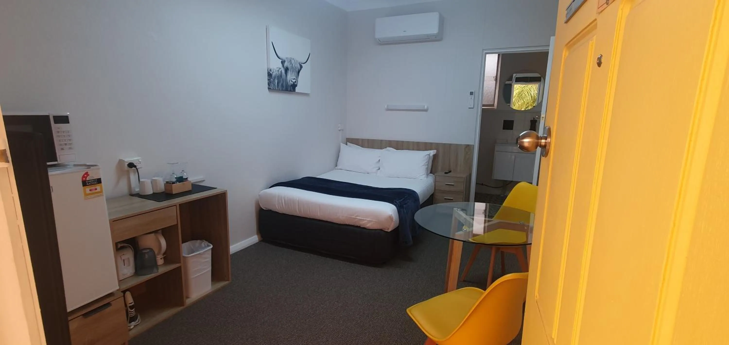 Bed in Billabong Motel