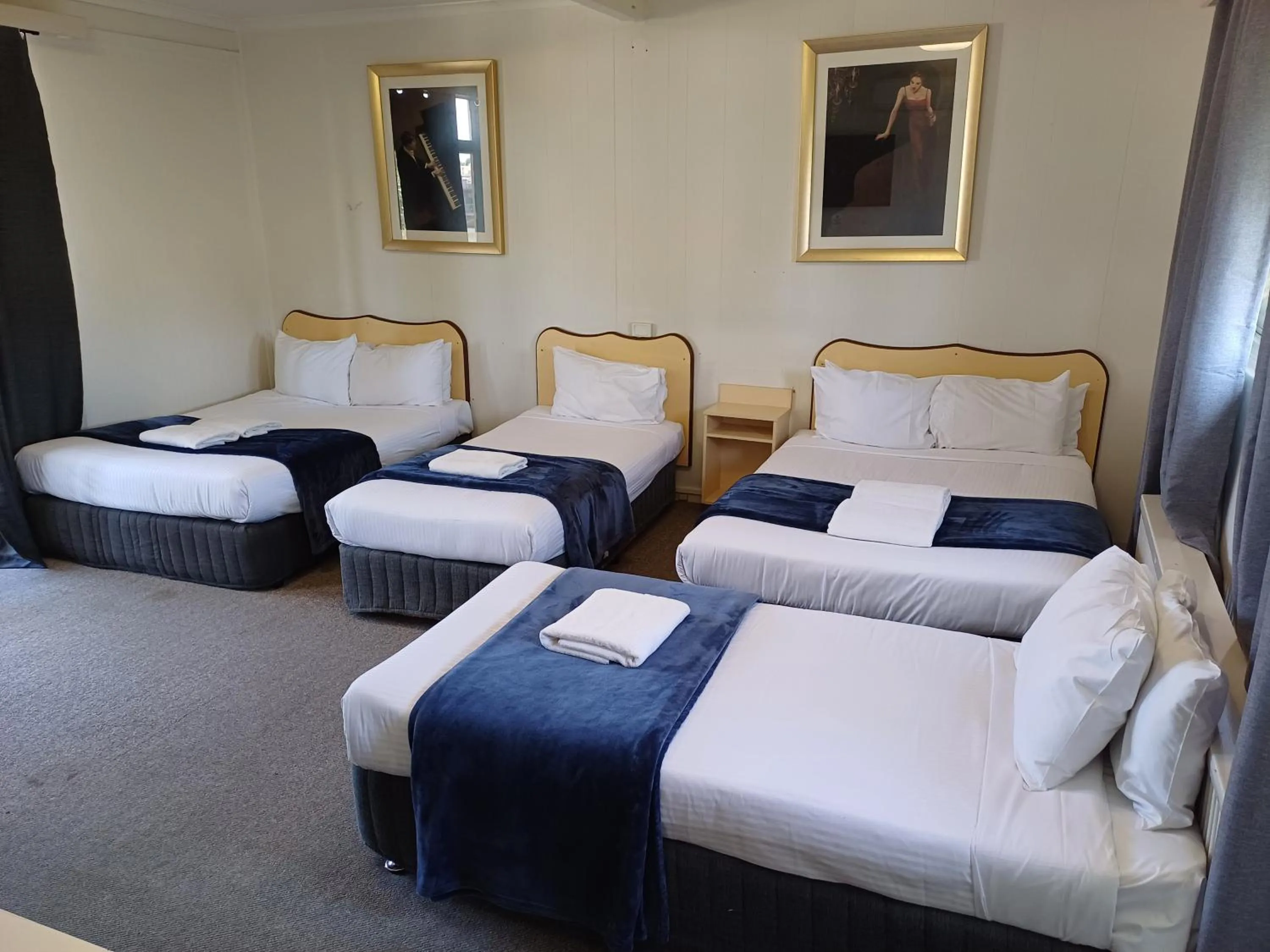 Bedroom, Bed in Billabong Motel