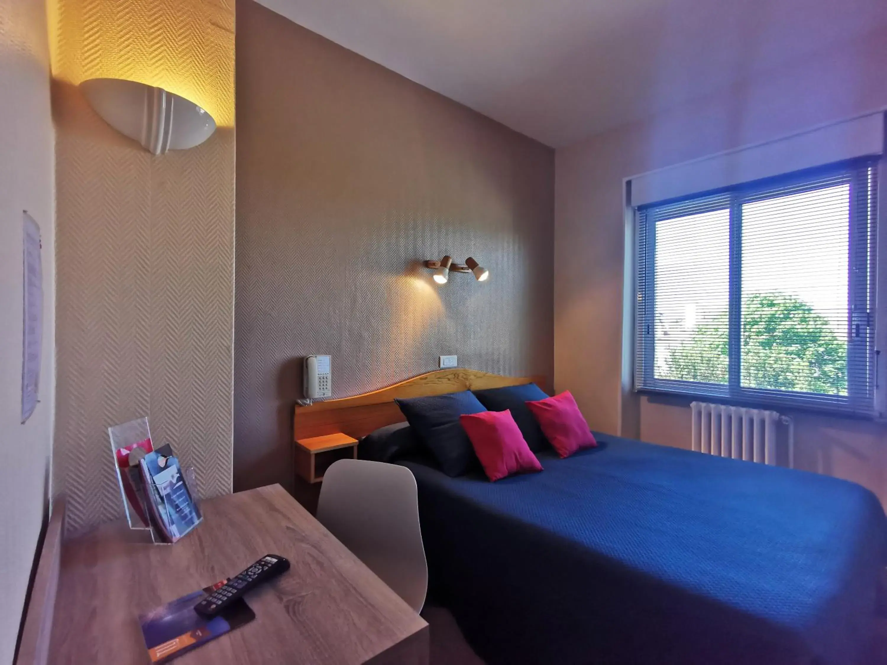 Standard Double Room in Hotel le Pasteur Standard Double Room in Hotel le Pasteur