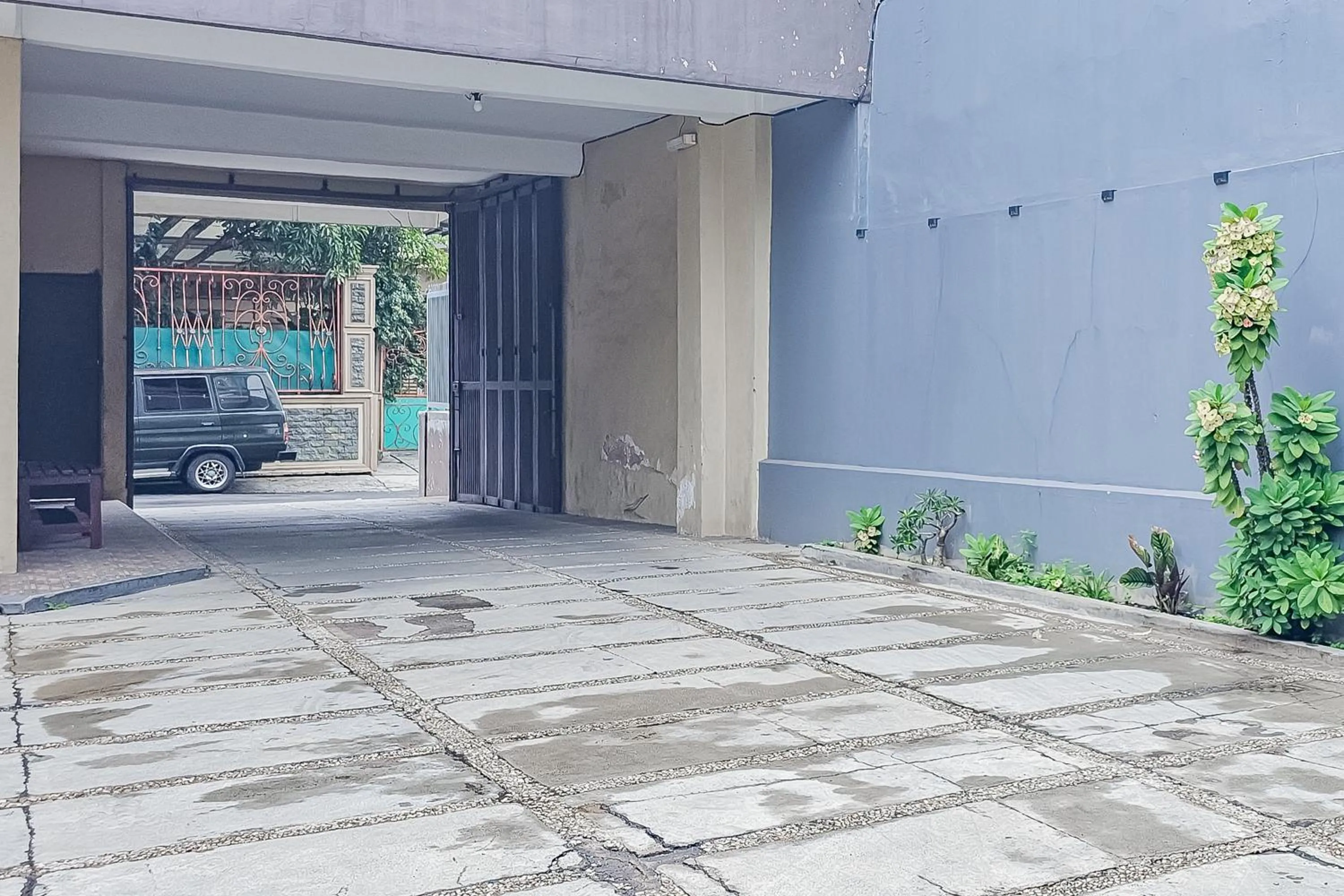 Parking in OYO 1982 Golf Papa Costel