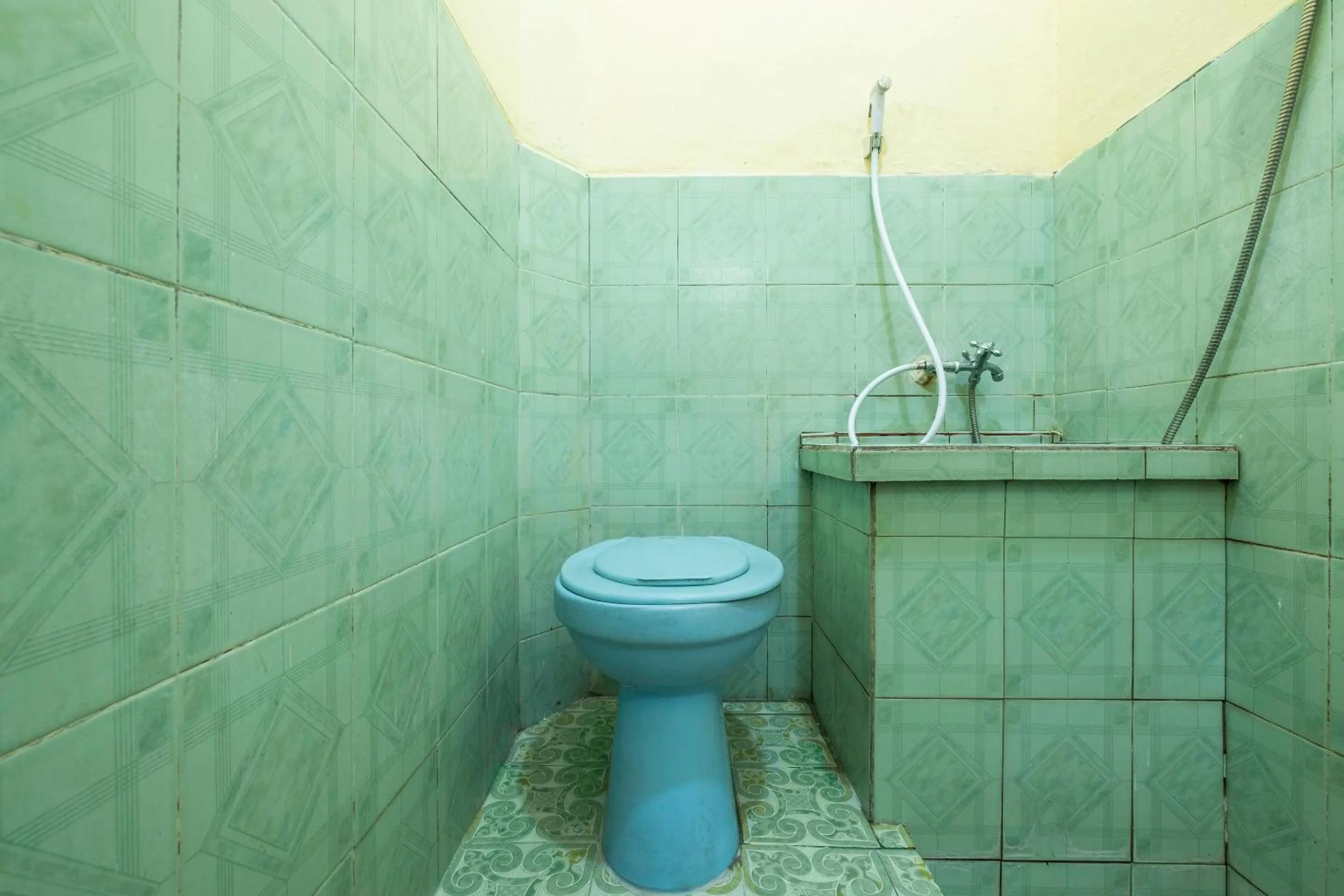 Bathroom in SPOT ON 1970 Hotel Priangan