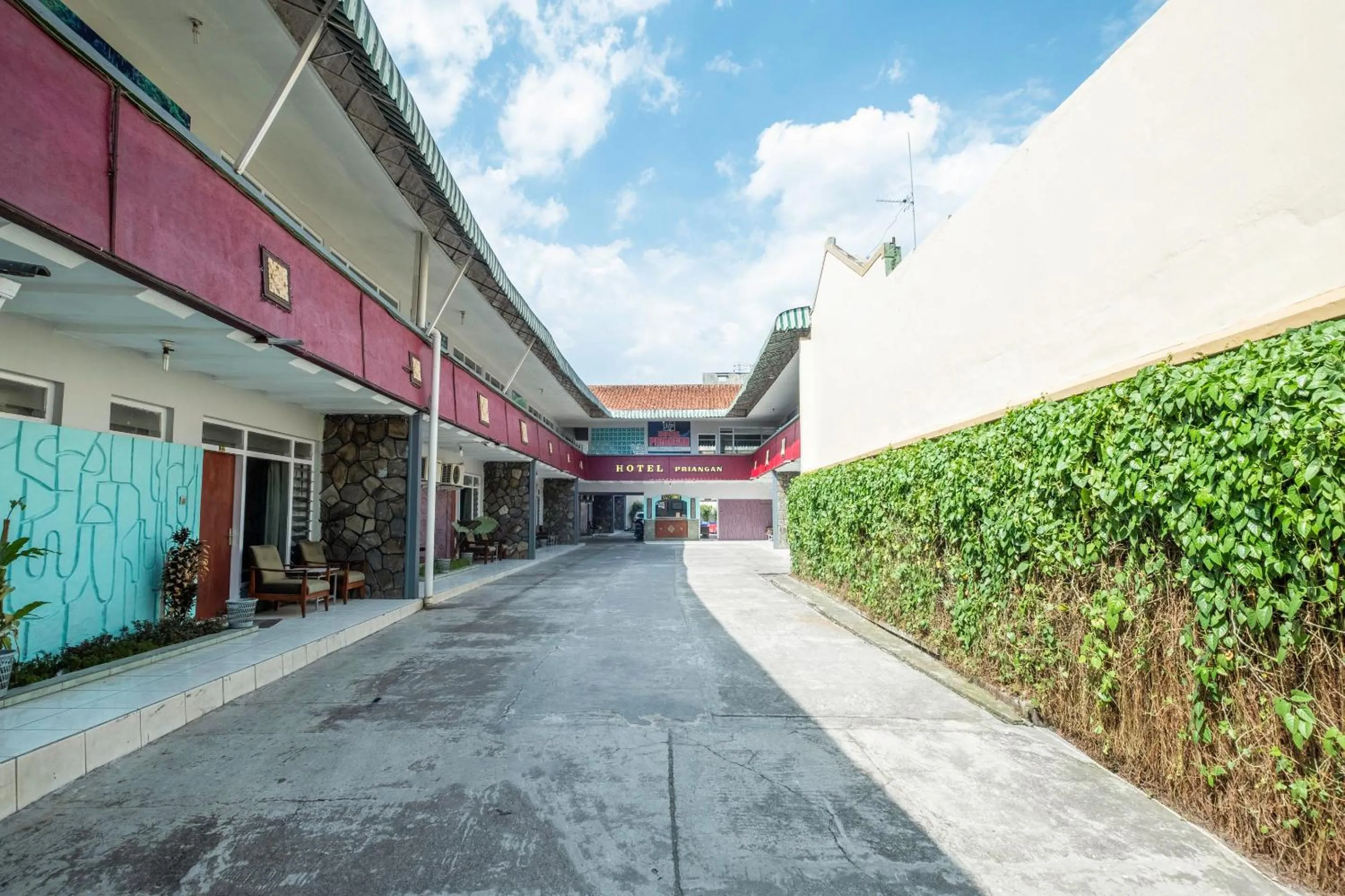 Facade/entrance, Property Building in SPOT ON 1970 Hotel Priangan