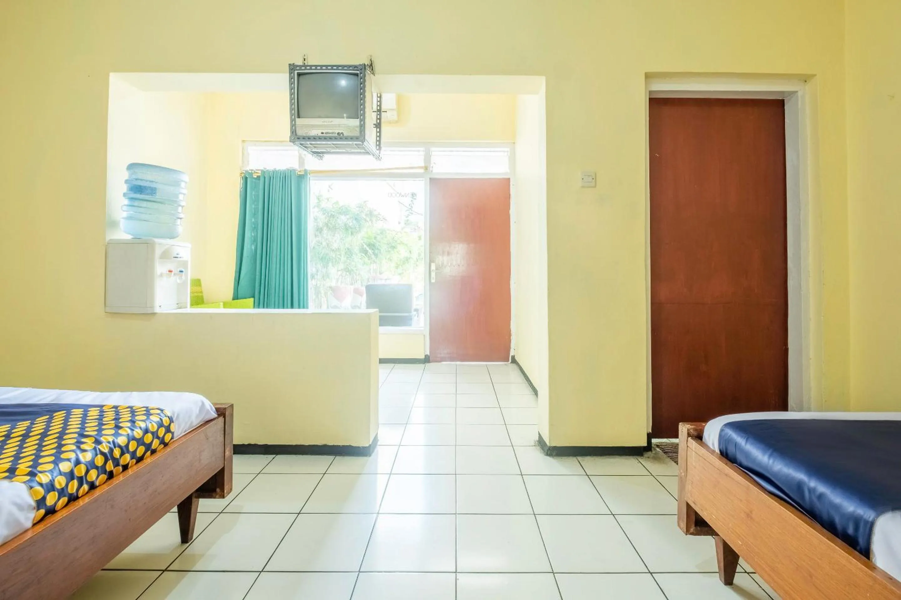 TV and multimedia, TV/Entertainment Center in SPOT ON 1970 Hotel Priangan