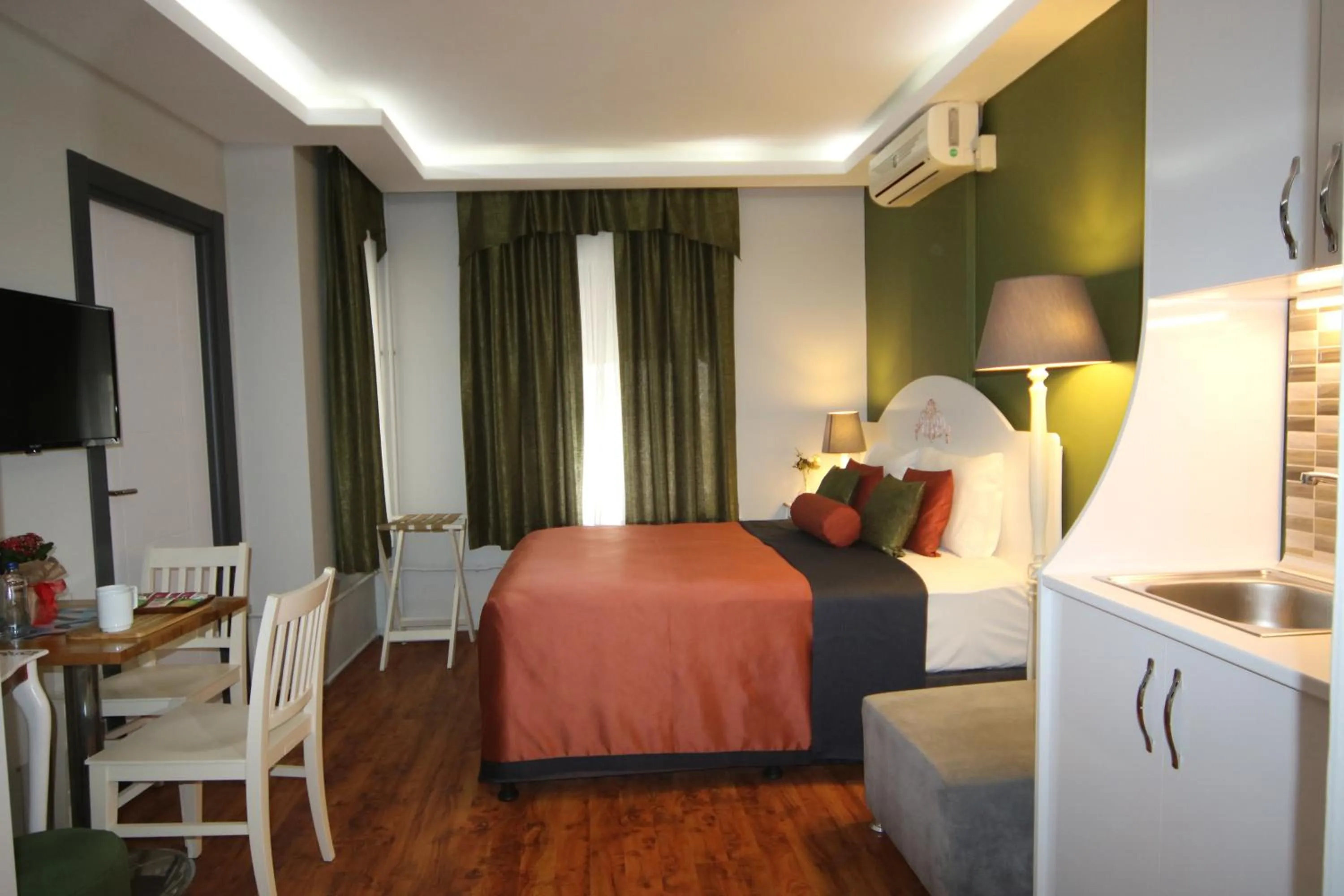 Bed in Hotel Taksim Home
