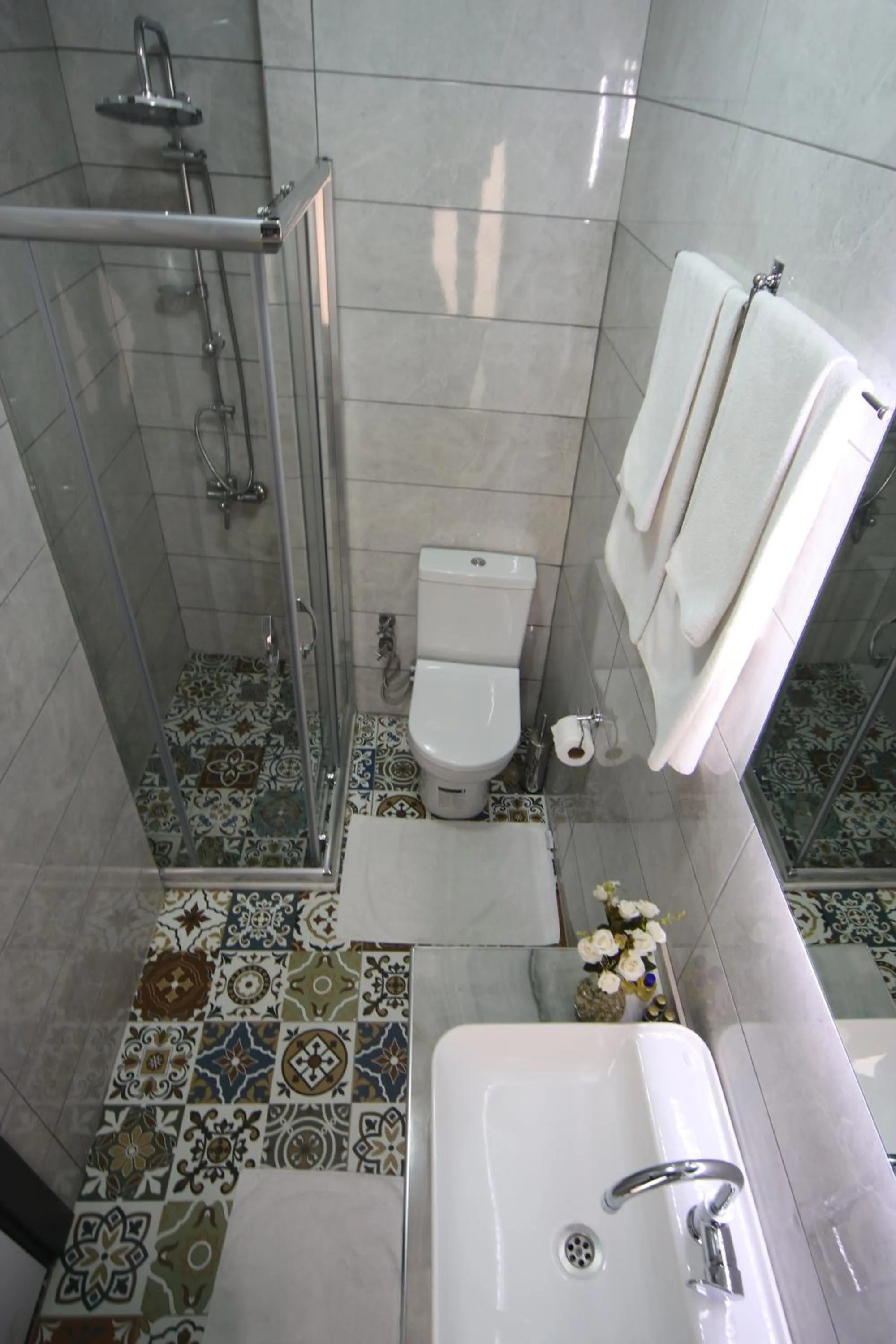 Shower in Hotel Taksim Home