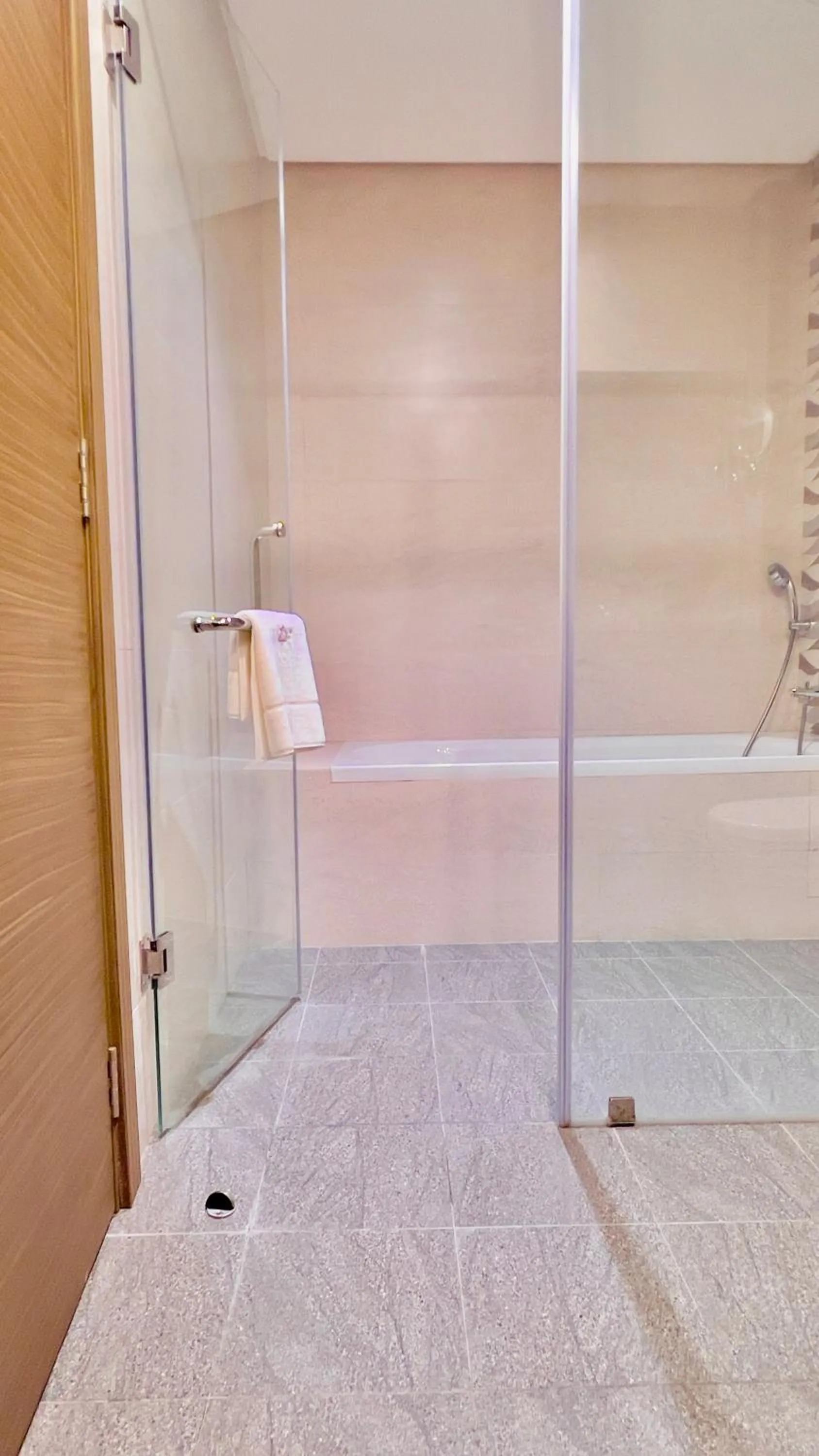 Shower in BW Suites & Spa