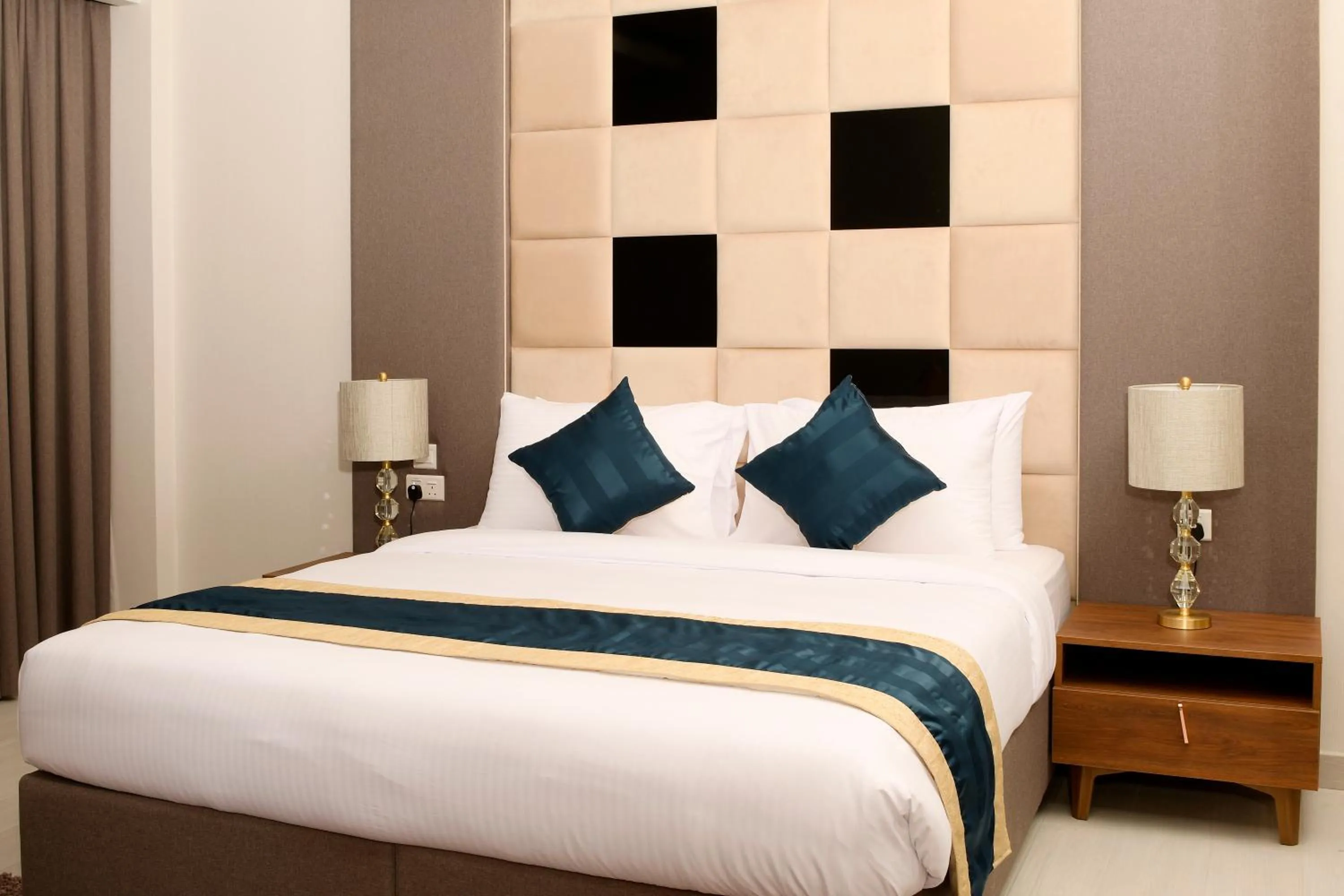 Bedroom, Bed in BW Suites & Spa