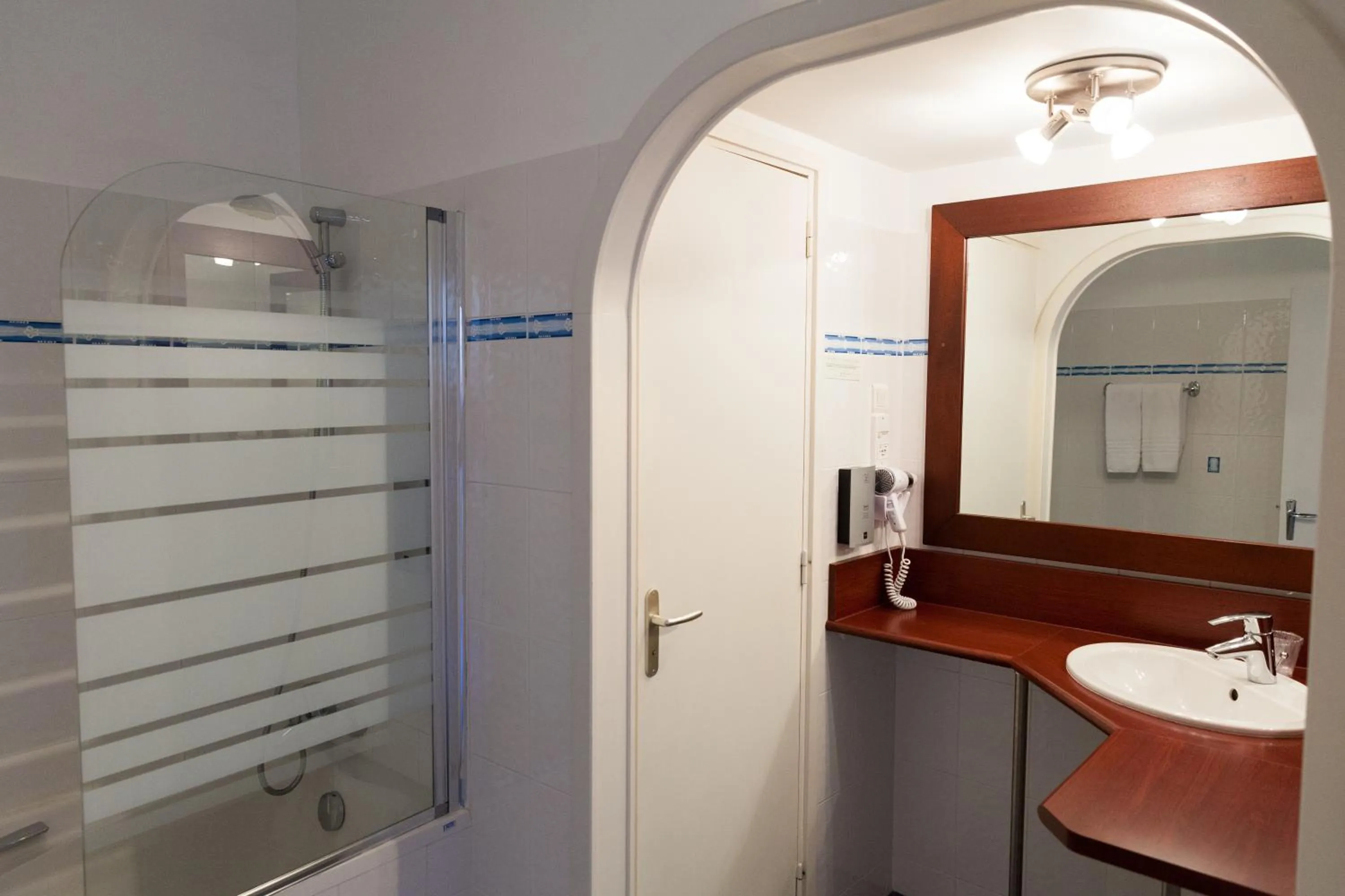 Bathroom in Hotel Restaurant De La Plage