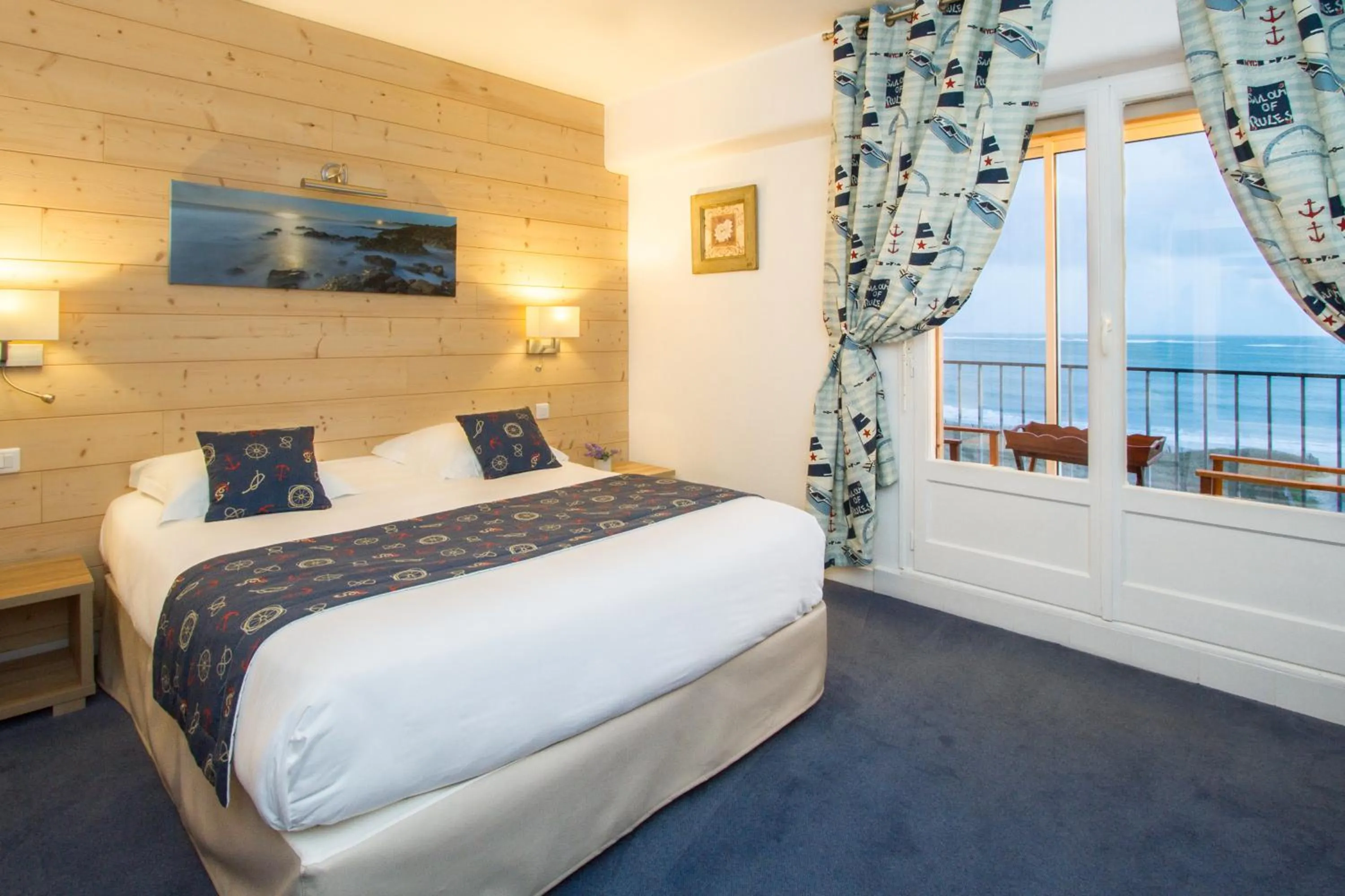 Bed in Hotel Restaurant De La Plage