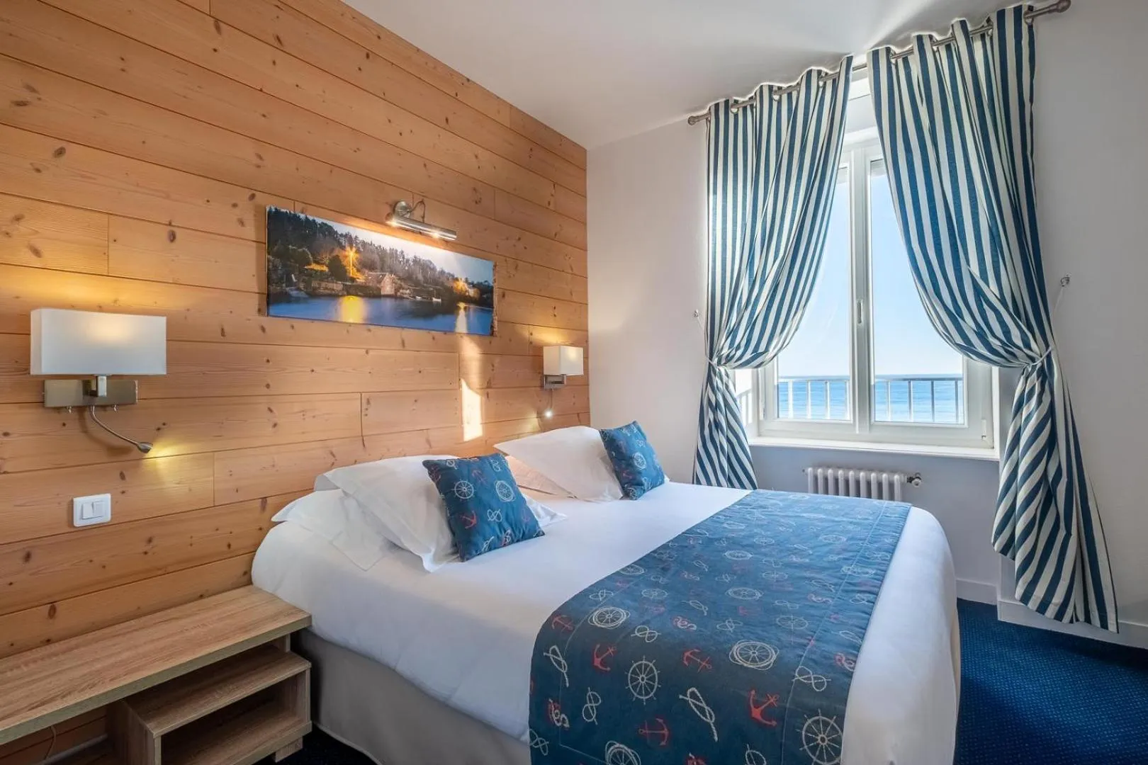 Bed in Hotel Restaurant De La Plage