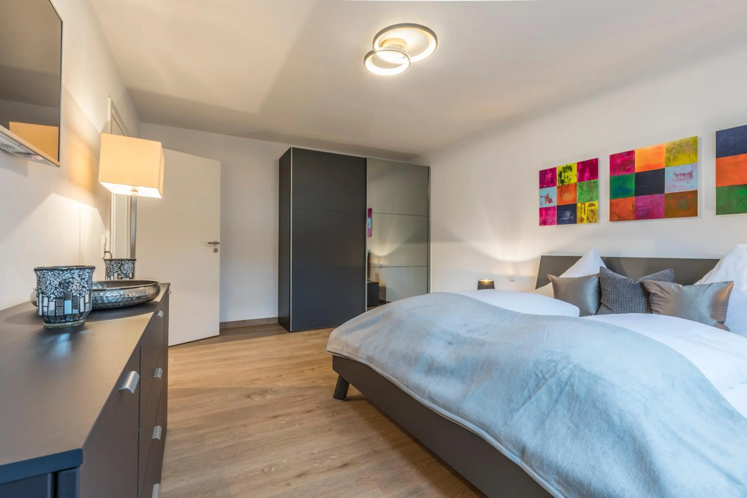 Photo of the whole room, Bed in RH-Appartements 15 Minuten von Basel im Dorf Rührberg