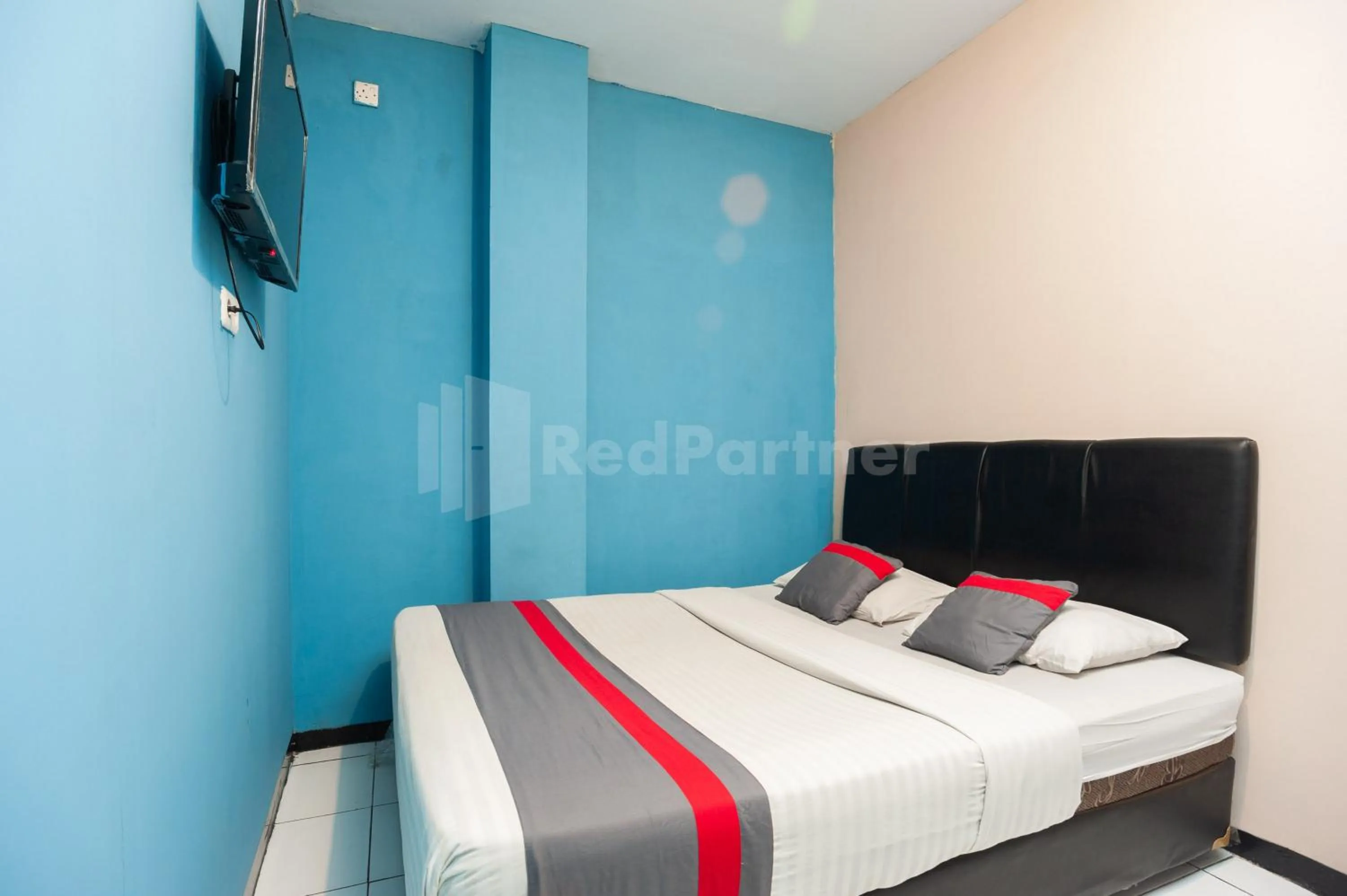 Bed in J&B Rooms Pramuka Jakarta Mitra RedDoorz