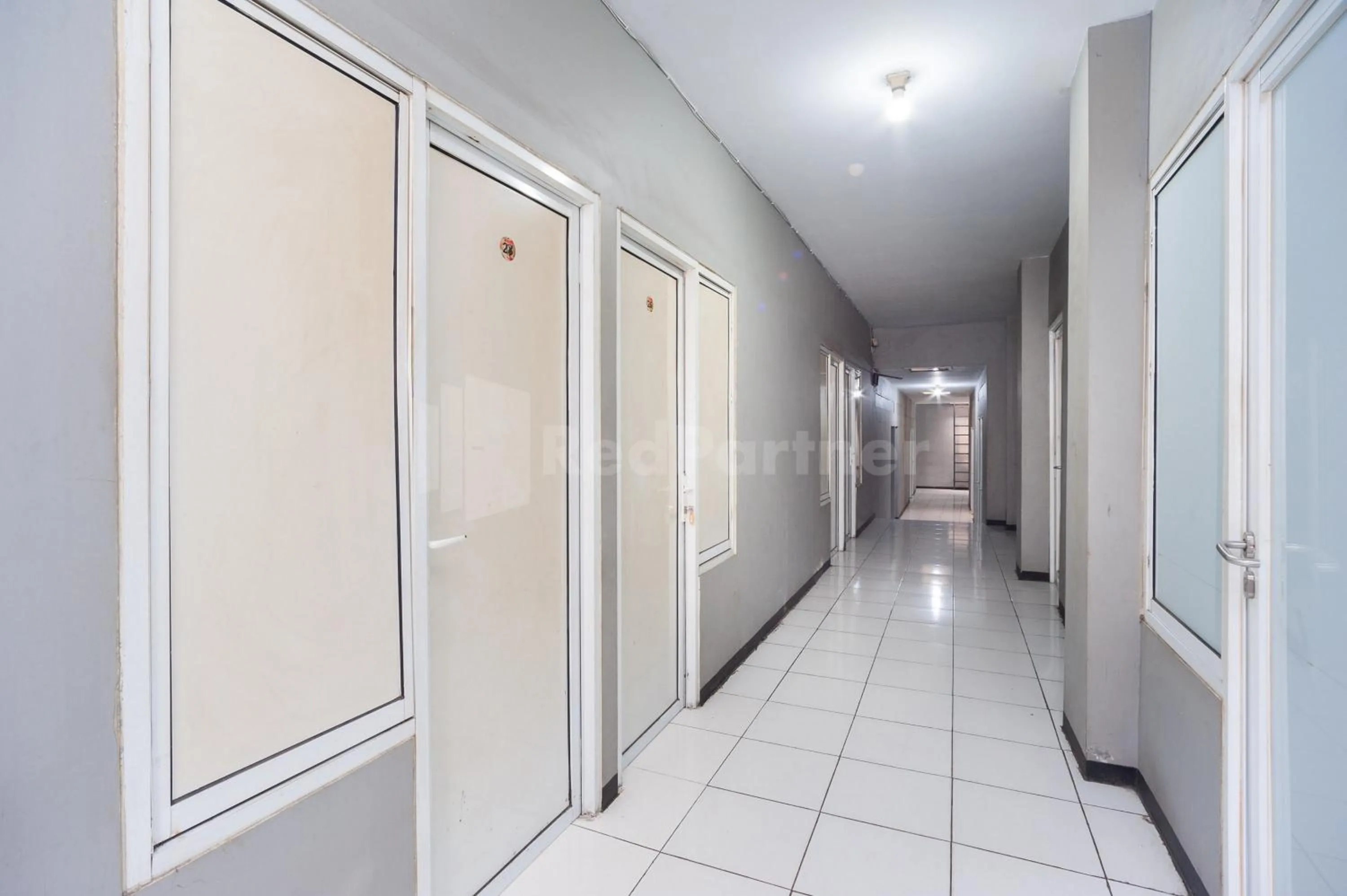 Property building in J&B Rooms Pramuka Jakarta Mitra RedDoorz