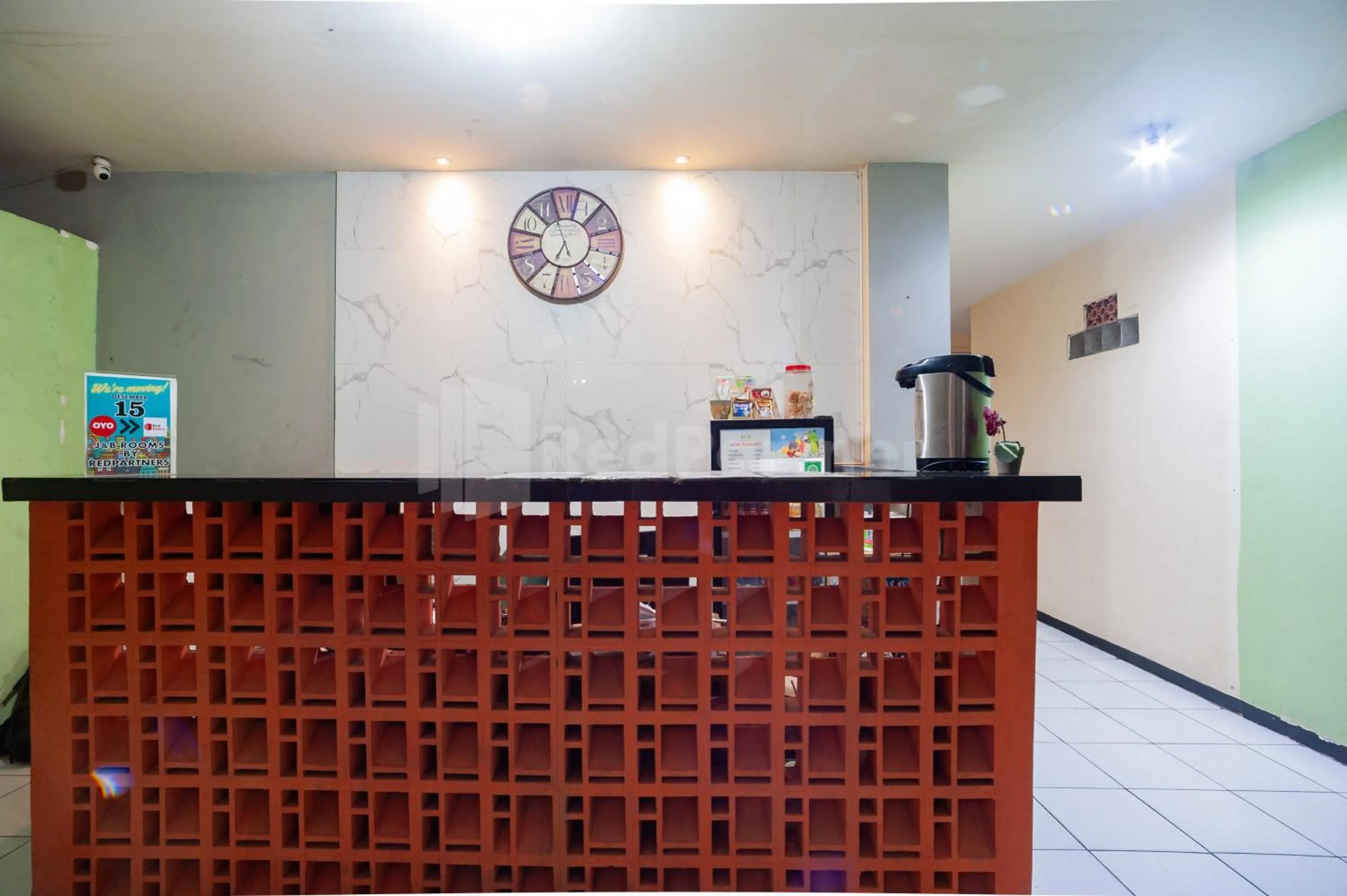 Lobby or reception in J&B Rooms Pramuka Jakarta Mitra RedDoorz