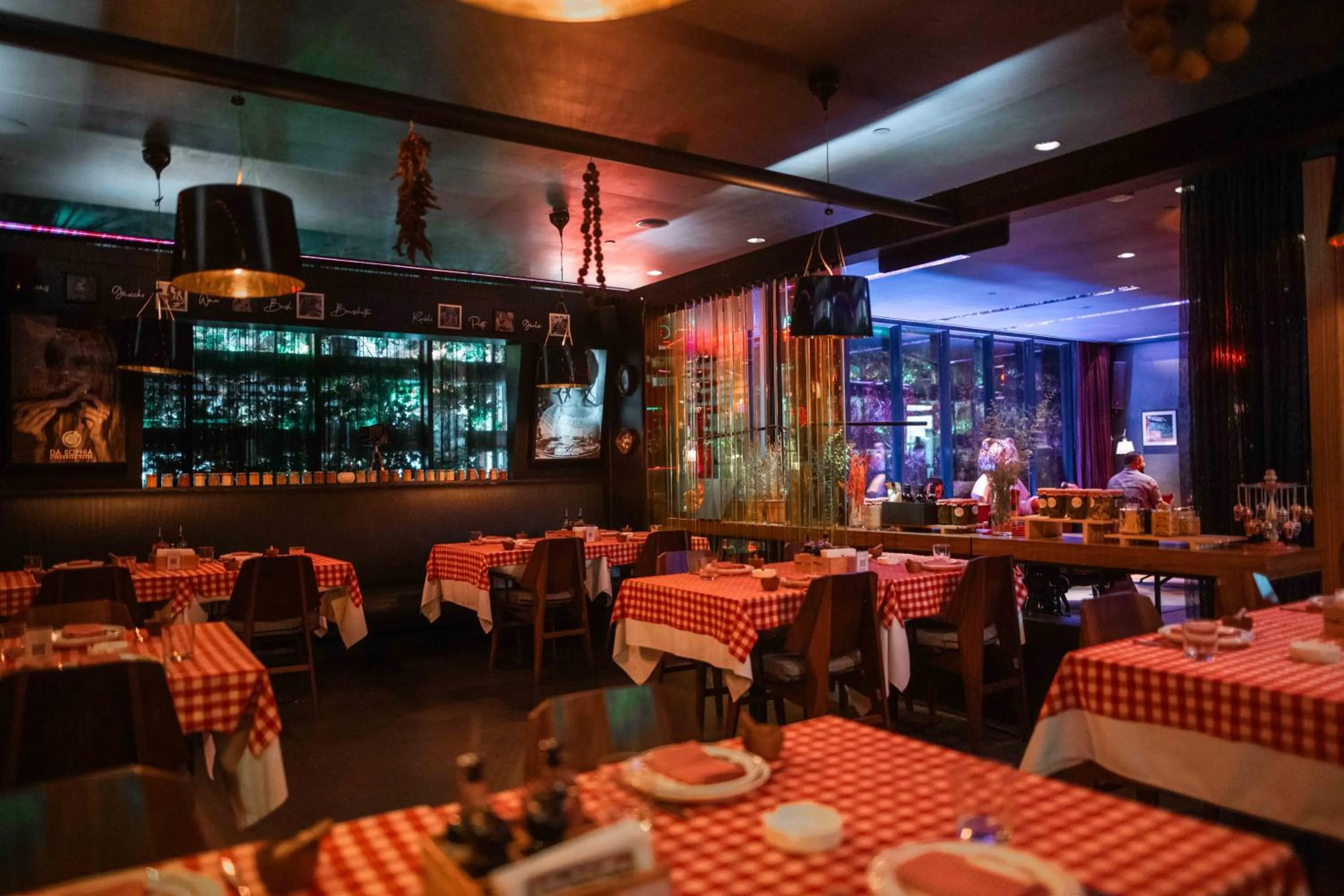 Restaurant/places to eat in The Smallville Hotel