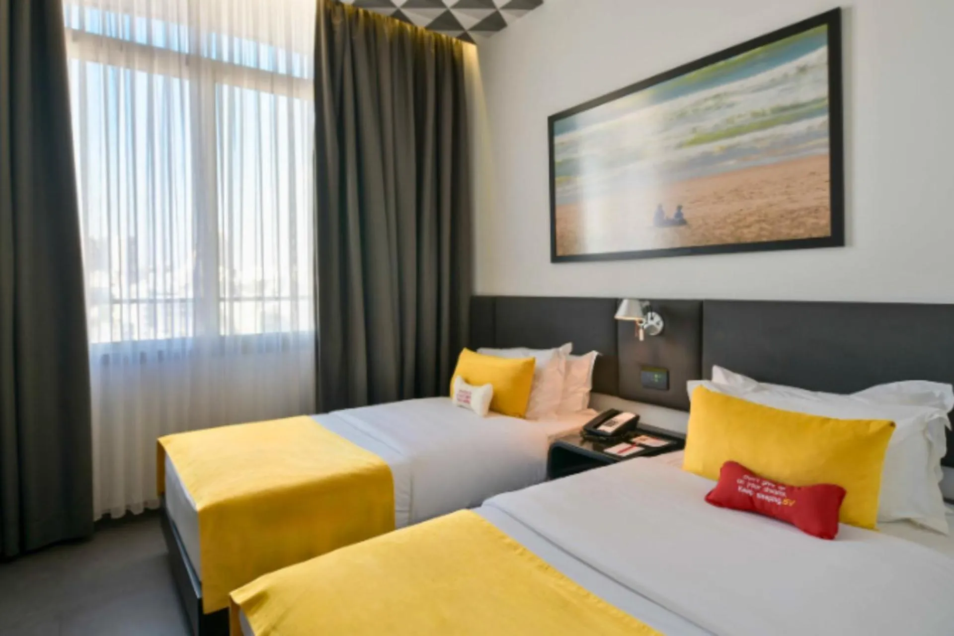 Bedroom, Bed in The Smallville Hotel