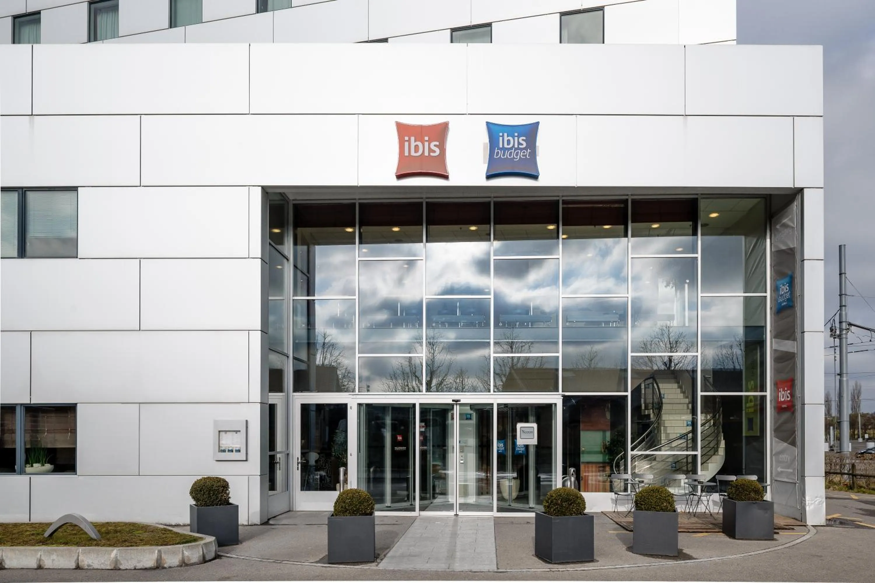 Facade/entrance in ibis budget Bern Expo