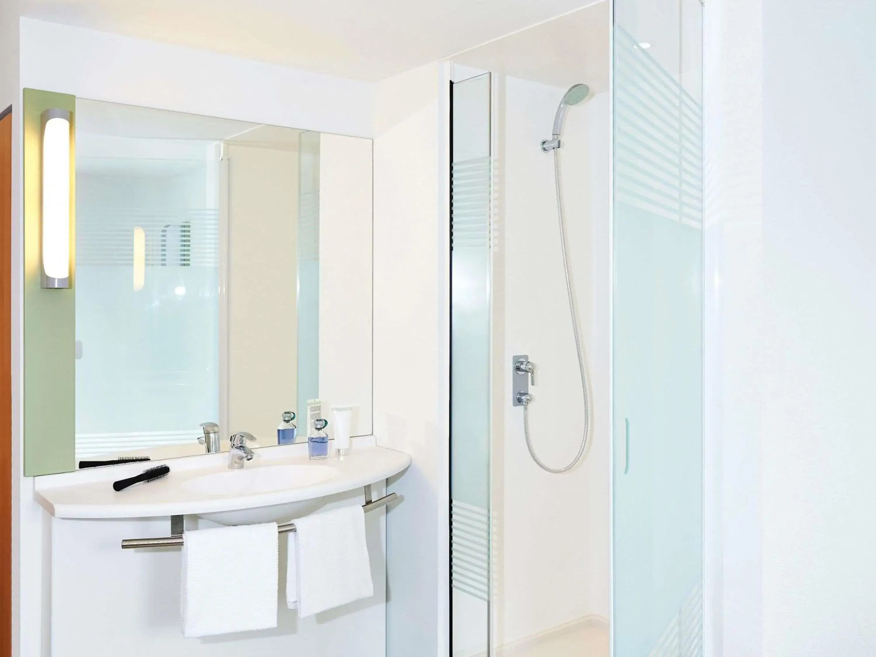 Triple Room in ibis budget Zurich City West Triple Room in ibis budget Zurich City West