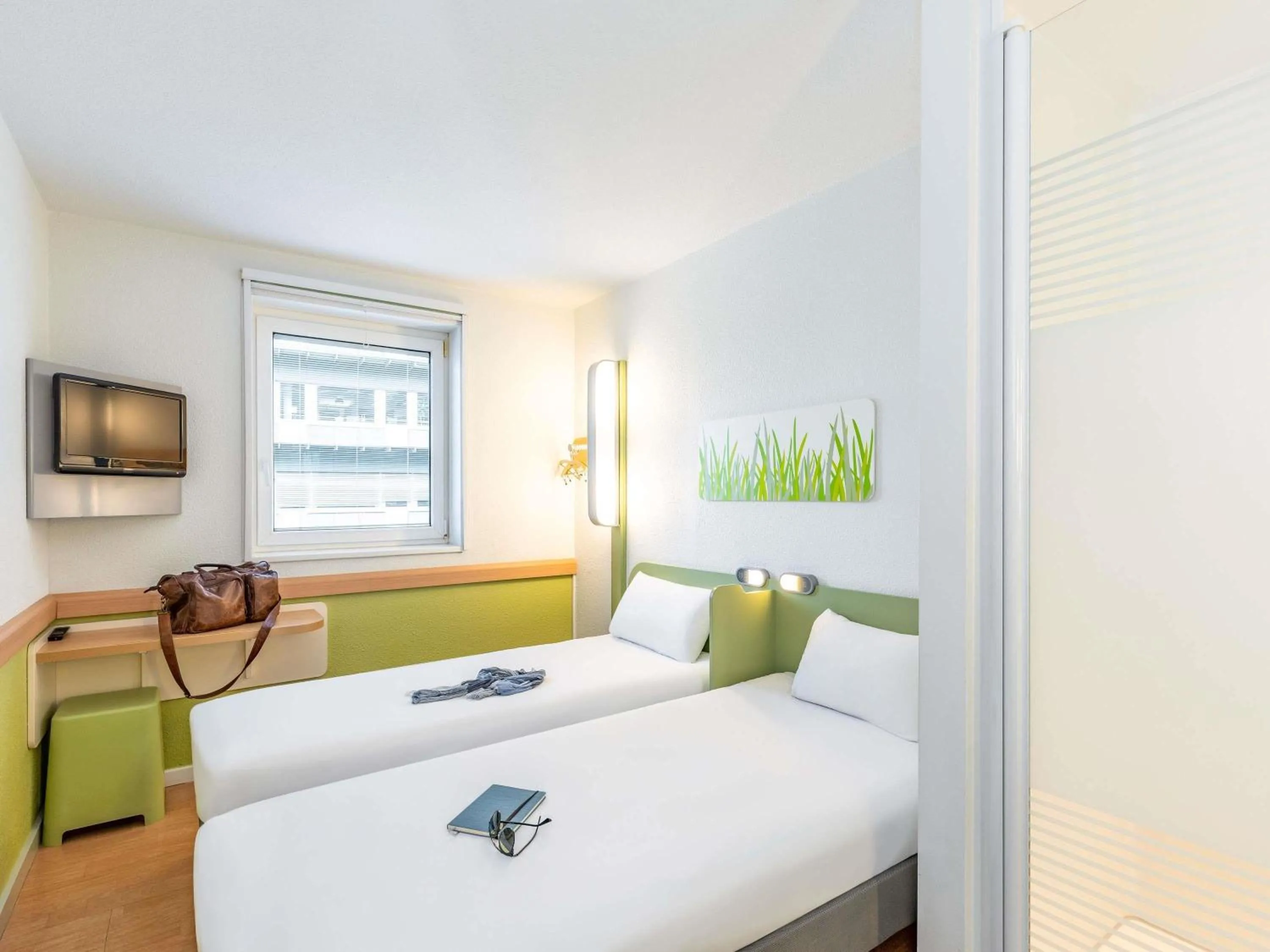 Bedroom, Bed in ibis budget Zurich City West