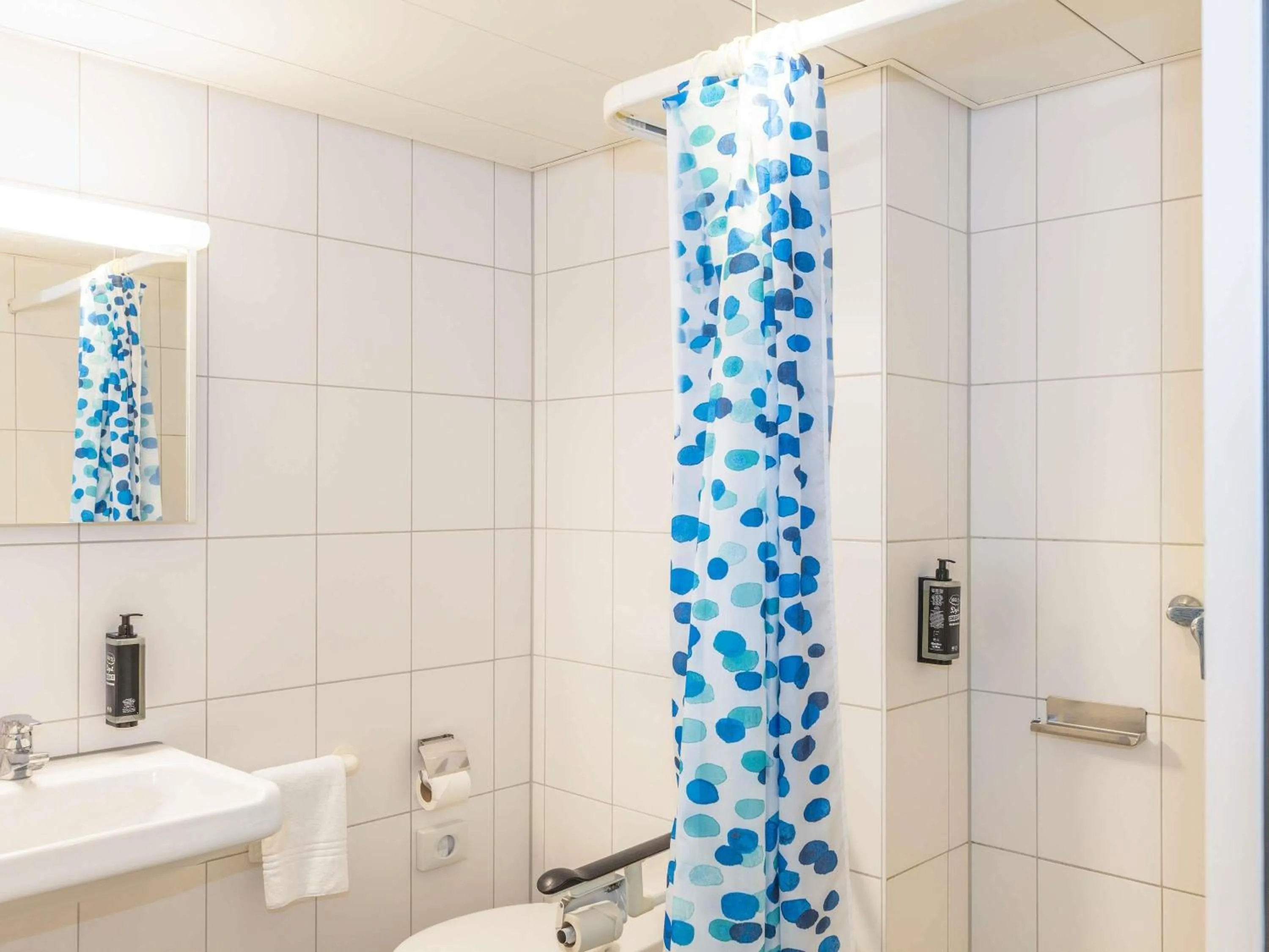 Bedroom in ibis budget Zurich City West